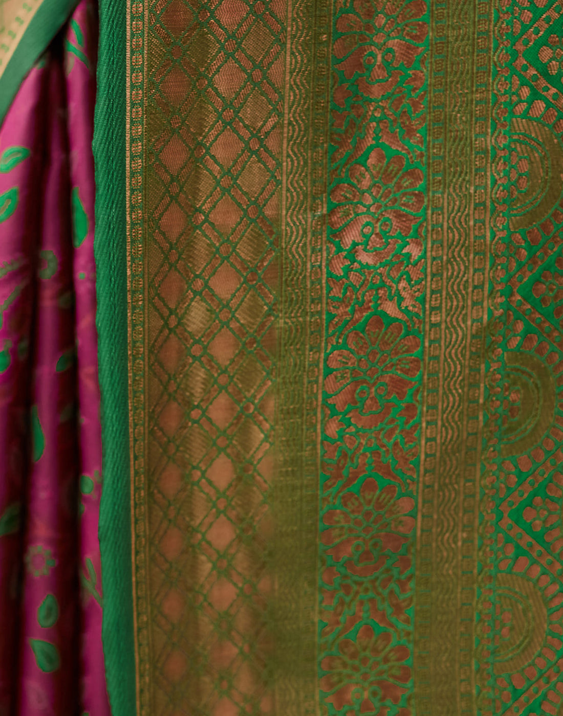 Pink Silk Blend Woven Woven Saree