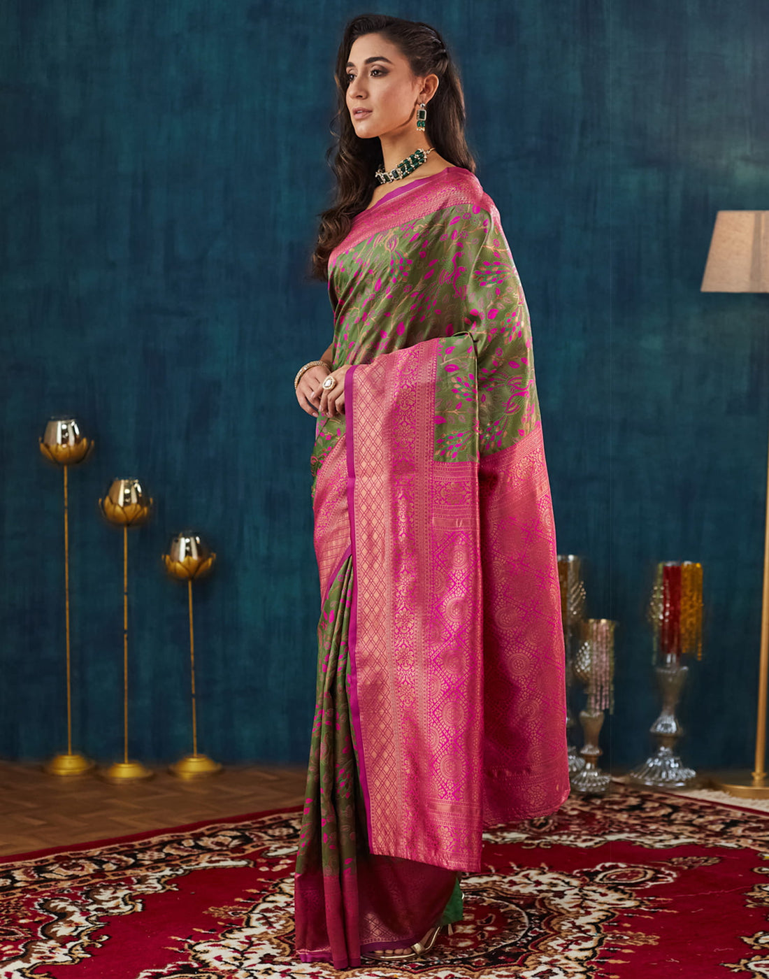 Green Silk Blend Woven Woven Saree