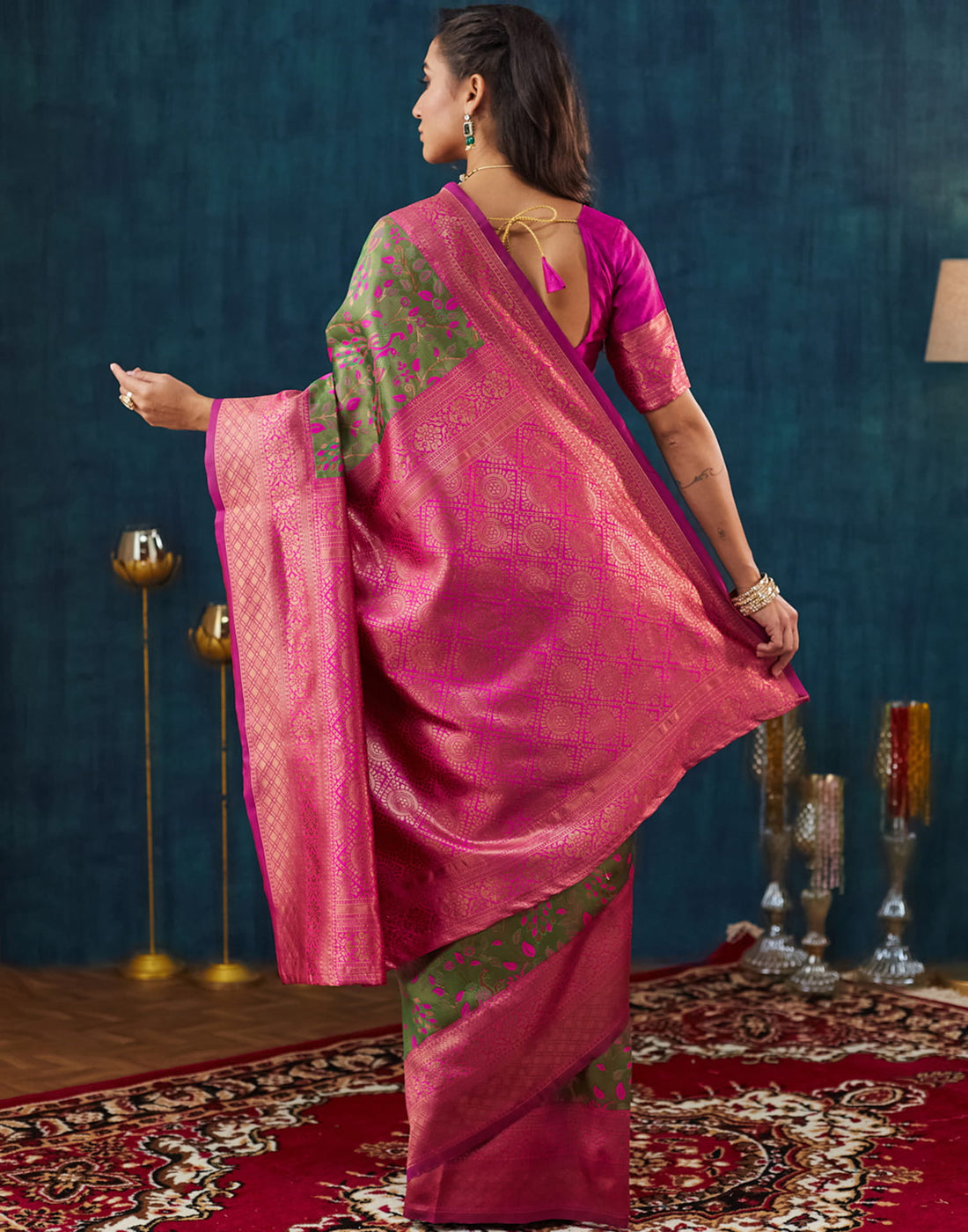 Green Silk Blend Woven Woven Saree