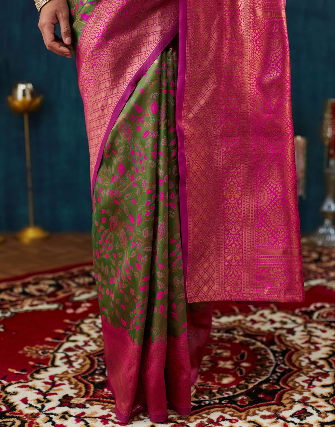 Green Silk Blend Woven Woven Saree