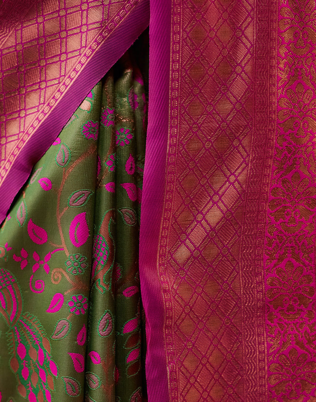 Green Silk Blend Woven Woven Saree