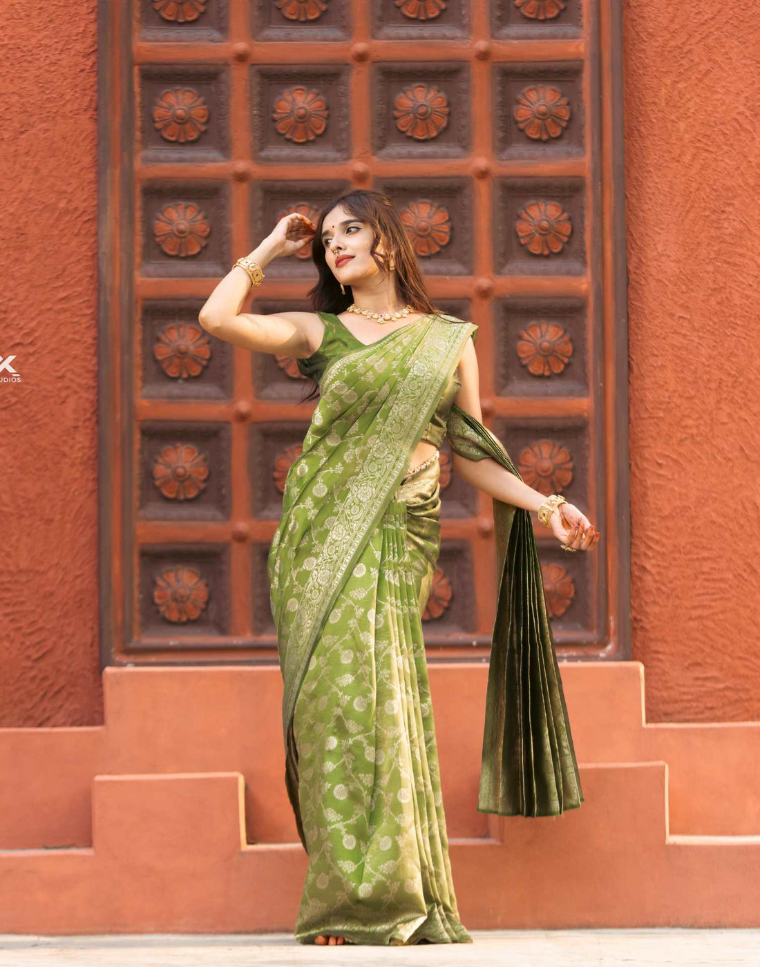 Light Olive Green Silk Blend Weaving Banarasi Saree