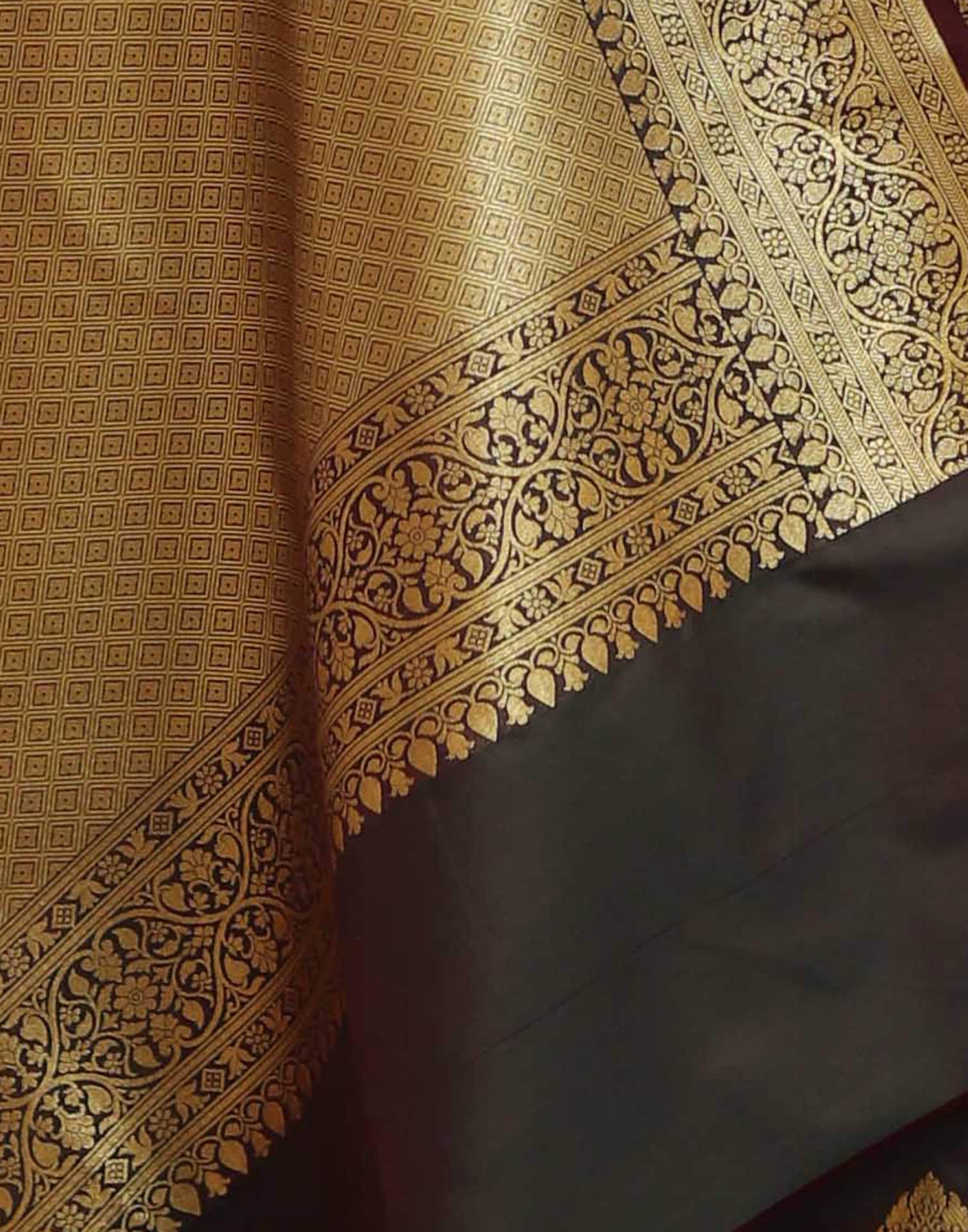 Dark Green Silk Woven Kanjivaram Saree