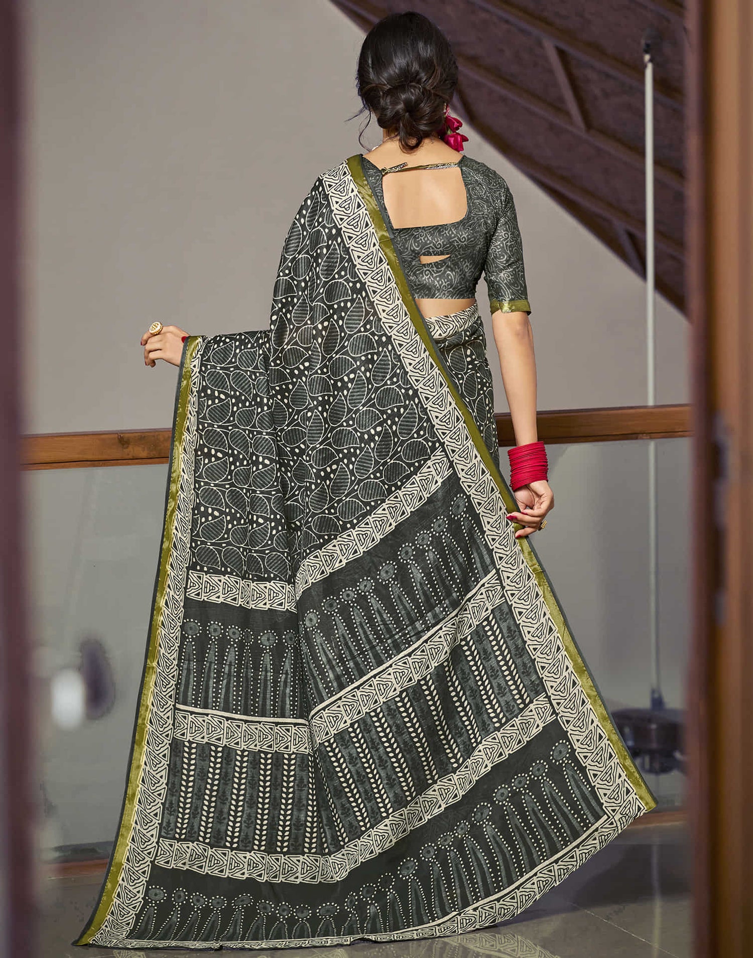 Grey Cotton Printed Saree