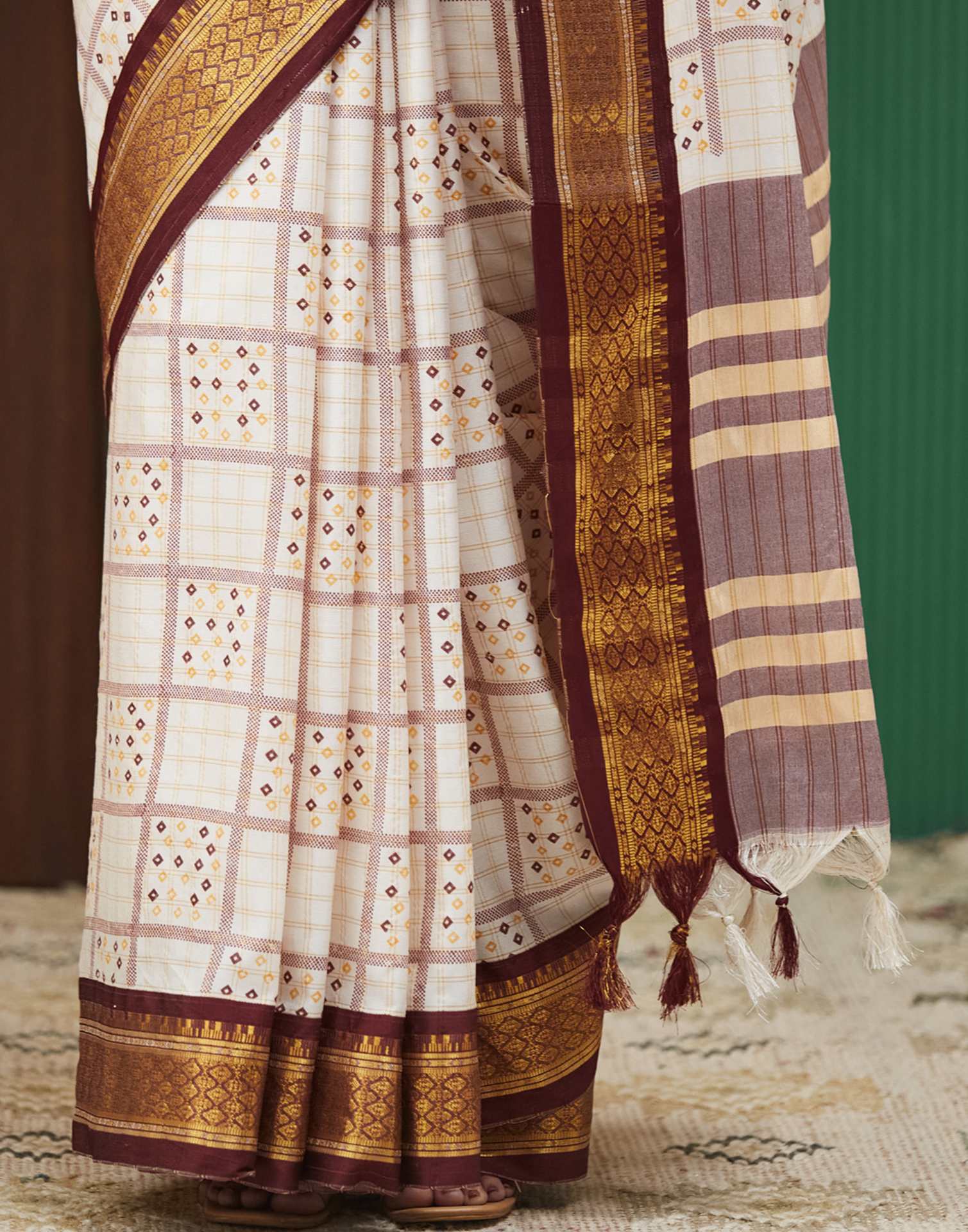 Off White Bandhani Printed Silk Saree