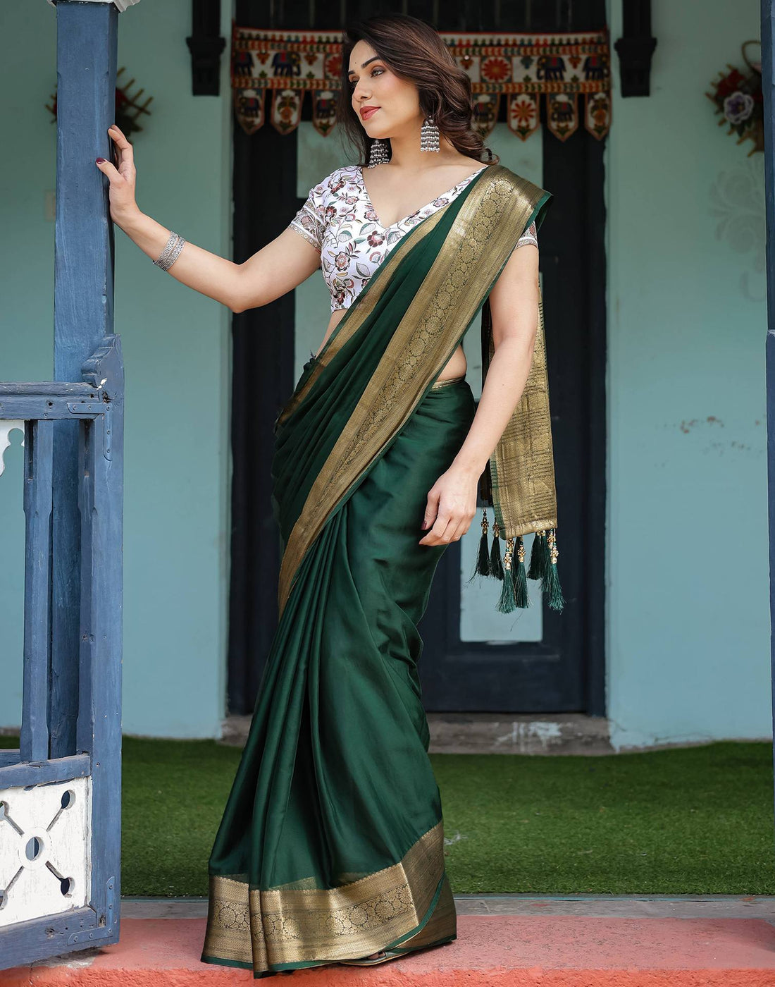 Dark Green Chiffon Woven Solid Saree