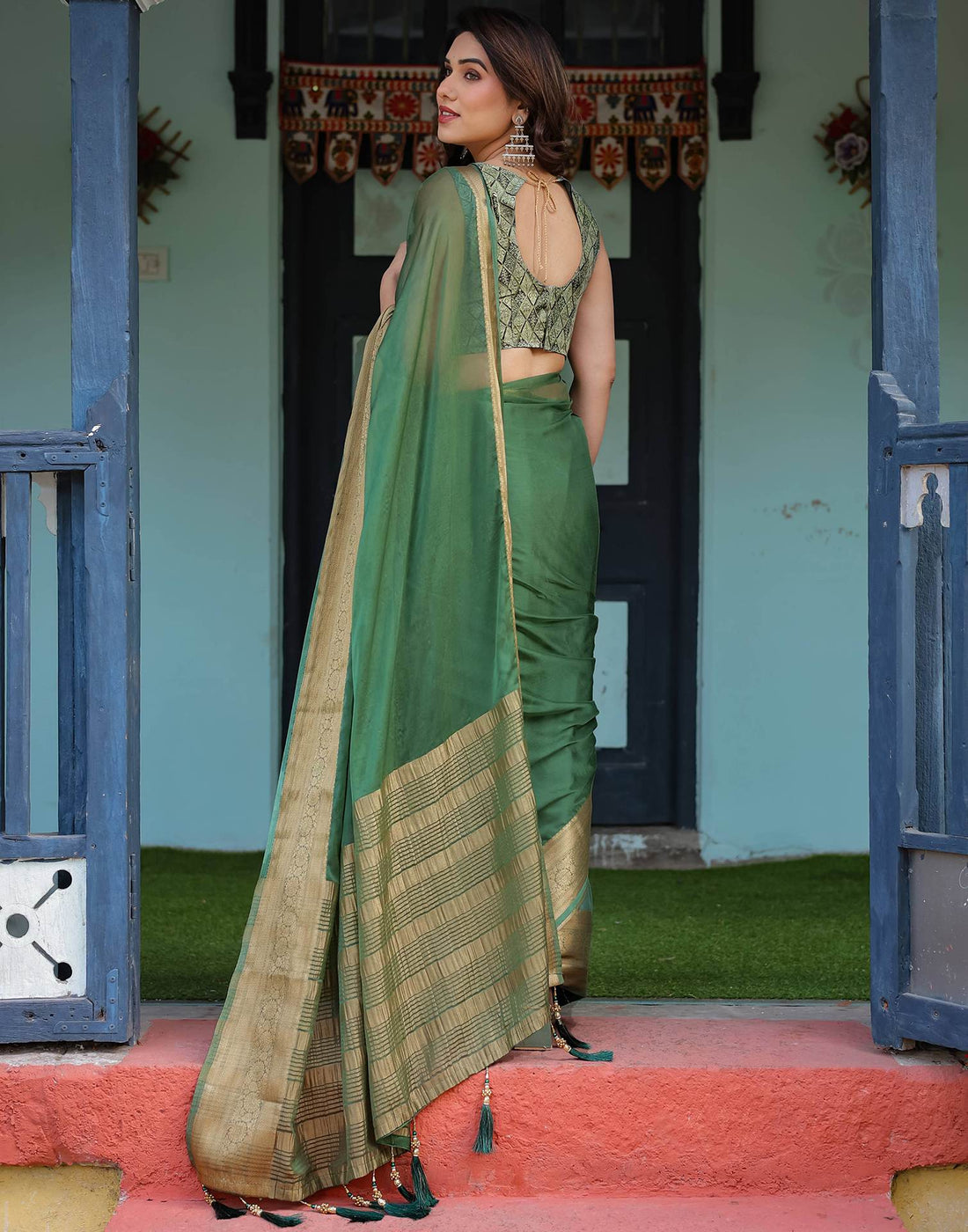 Green Chiffon Woven Solid Saree