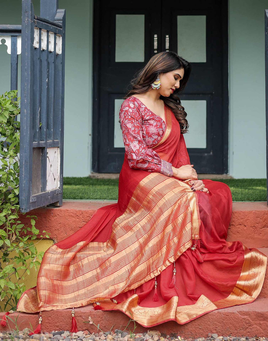 Dark Pink Chiffon Woven Solid Saree