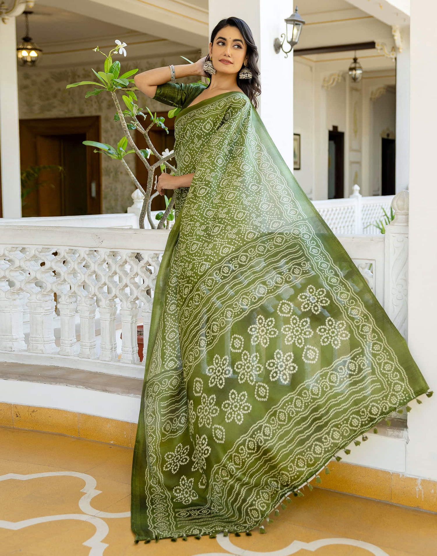 Green Cotton Blend Bandhani Printed Saree