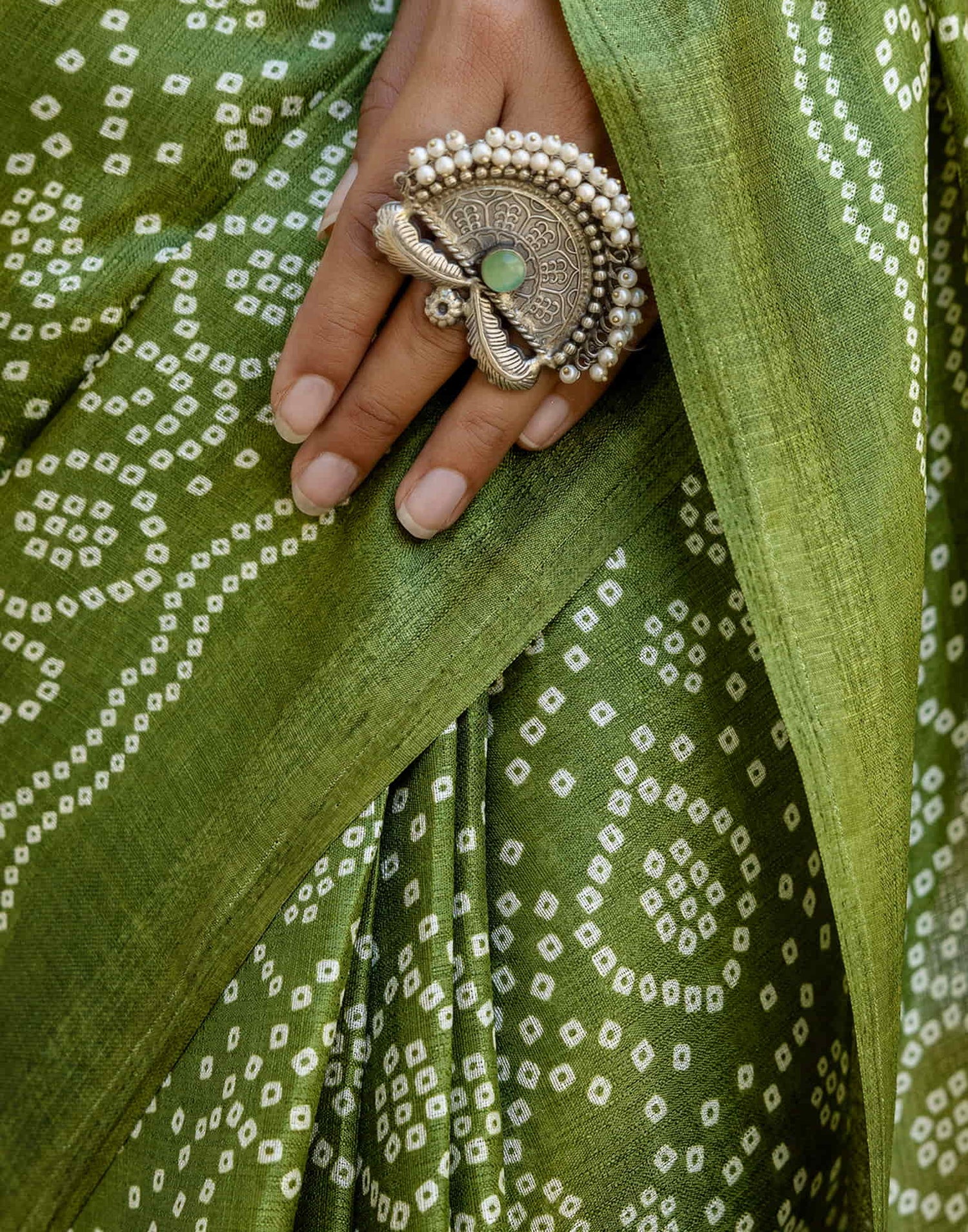 Green Cotton Blend Bandhani Printed Saree