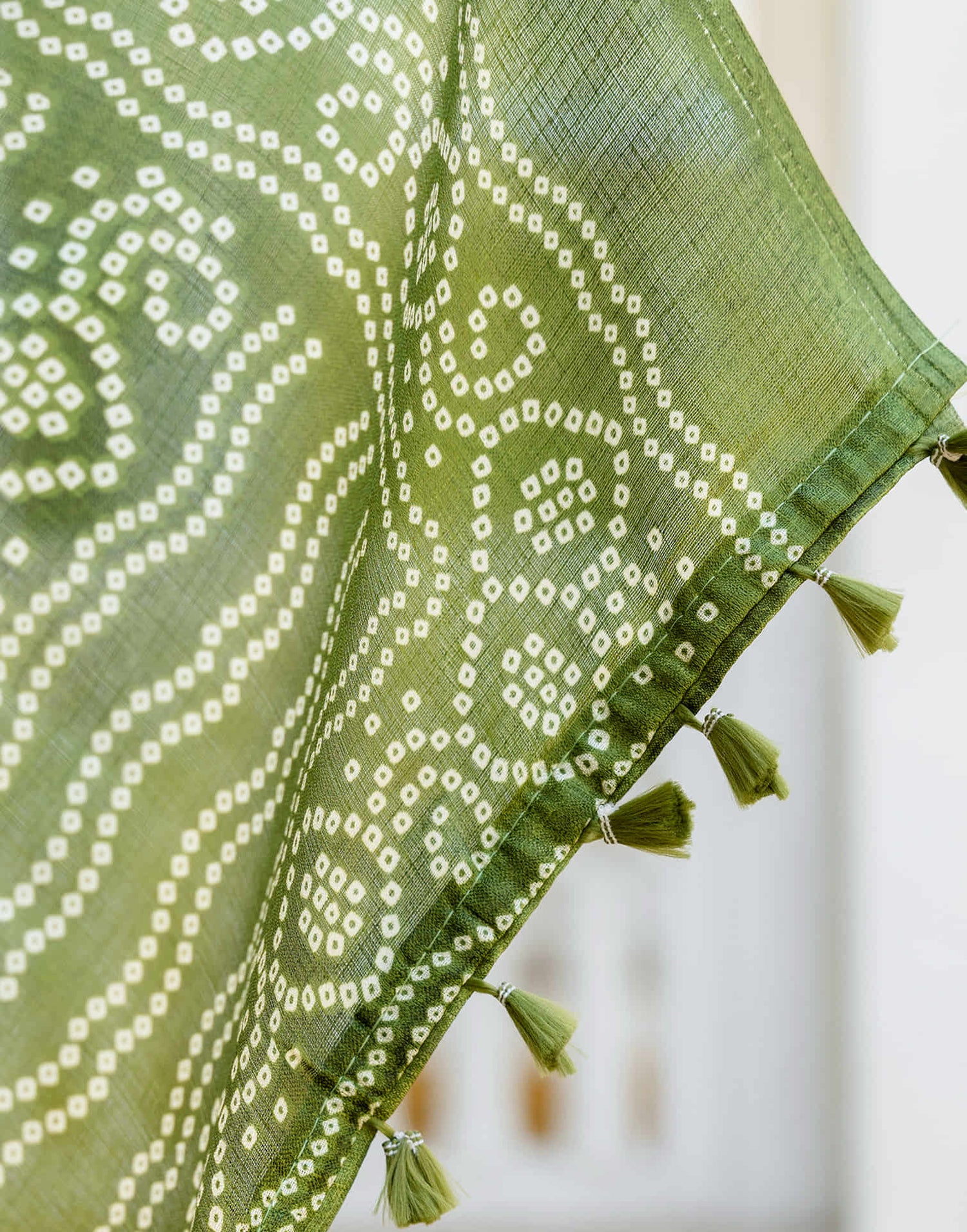 Green Cotton Blend Bandhani Printed Saree