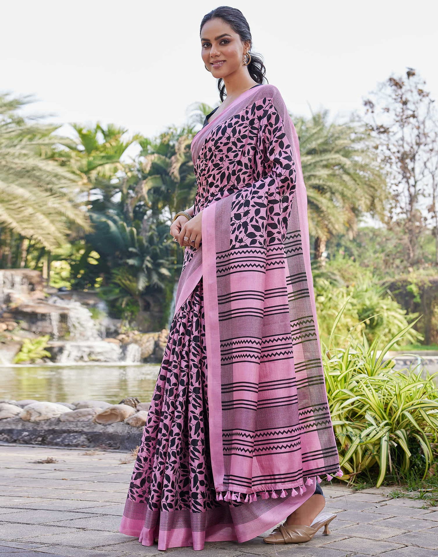 Pink Cotton Blend Printed Saree