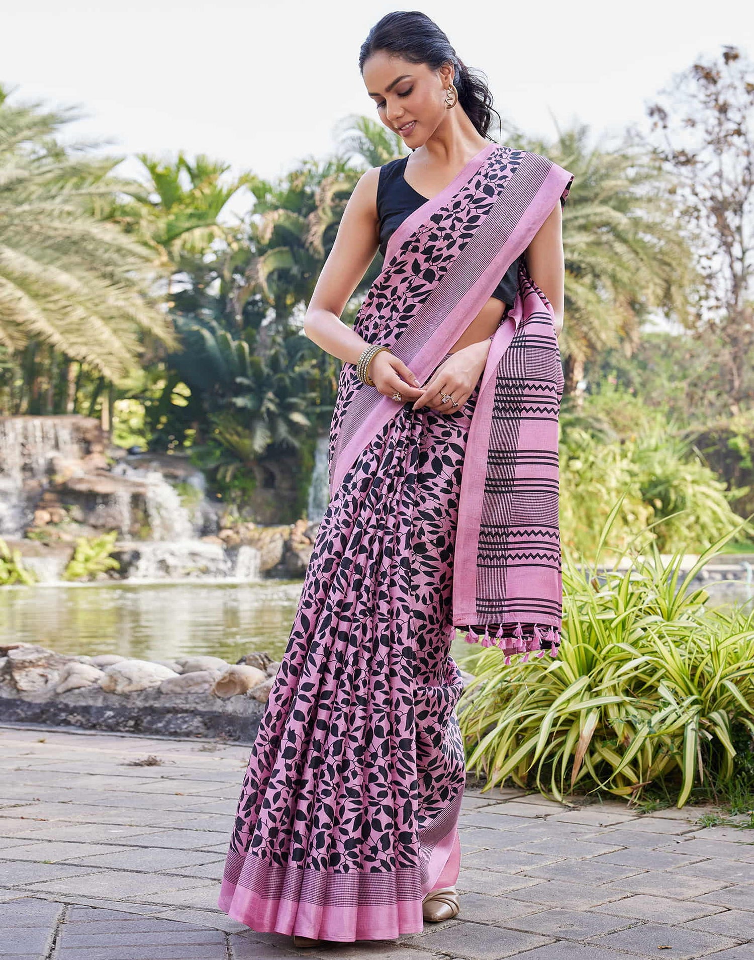 Pink Cotton Blend Printed Saree