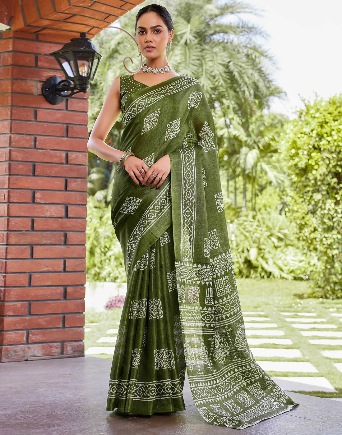 Green Cotton Blend Printed Saree
