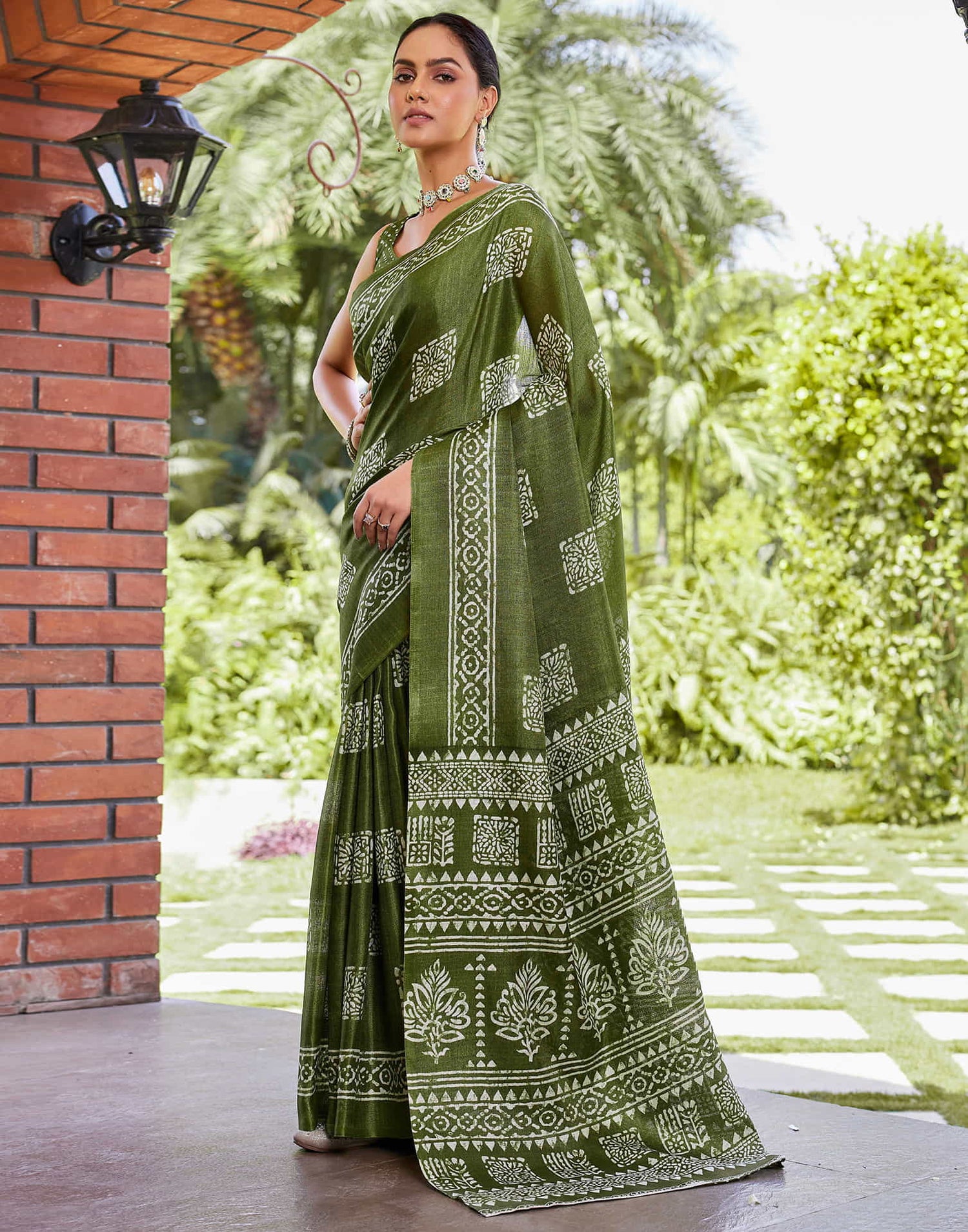 Green Cotton Blend Printed Saree
