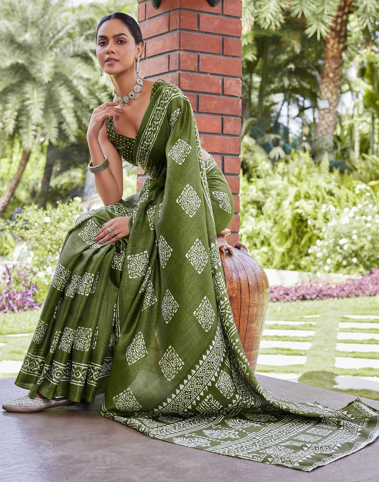 Green Cotton Blend Printed Saree