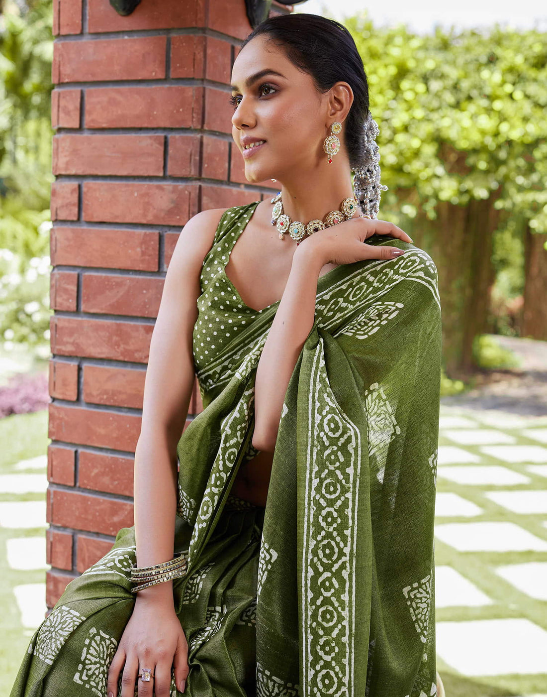 Green Cotton Blend Printed Saree
