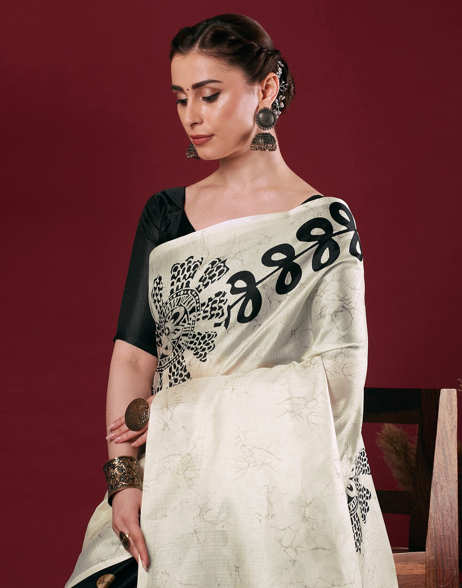 White Cotton Blend Floral Printed Saree