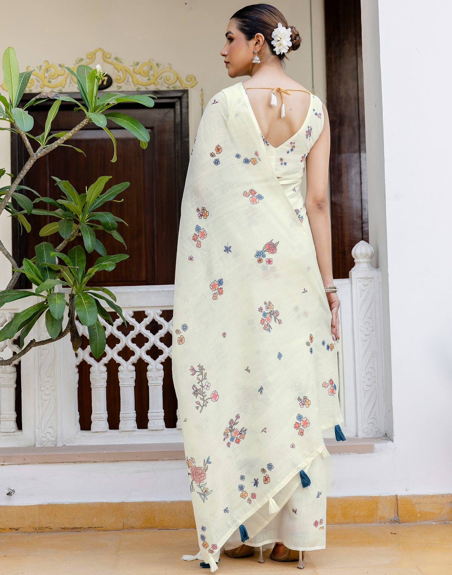 Cream Linen Floral Printed Saree