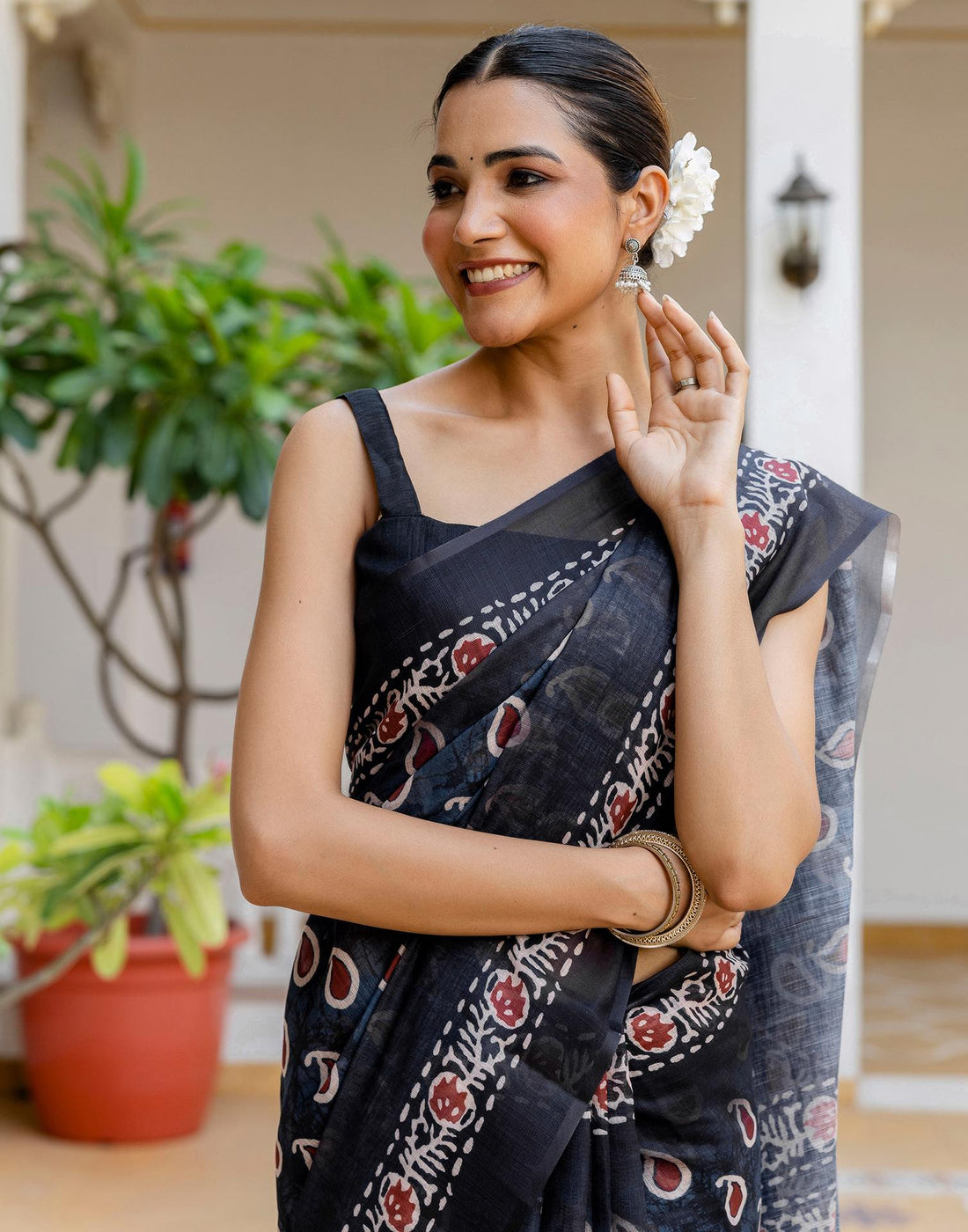 Black Linen Floral Printed Saree
