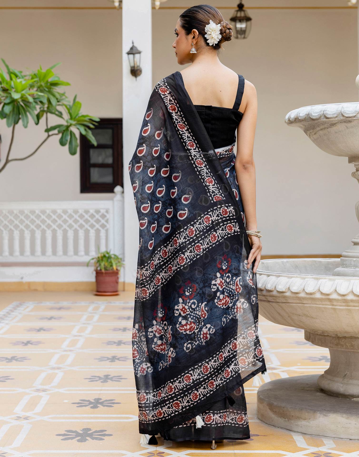 Black Linen Floral Printed Saree