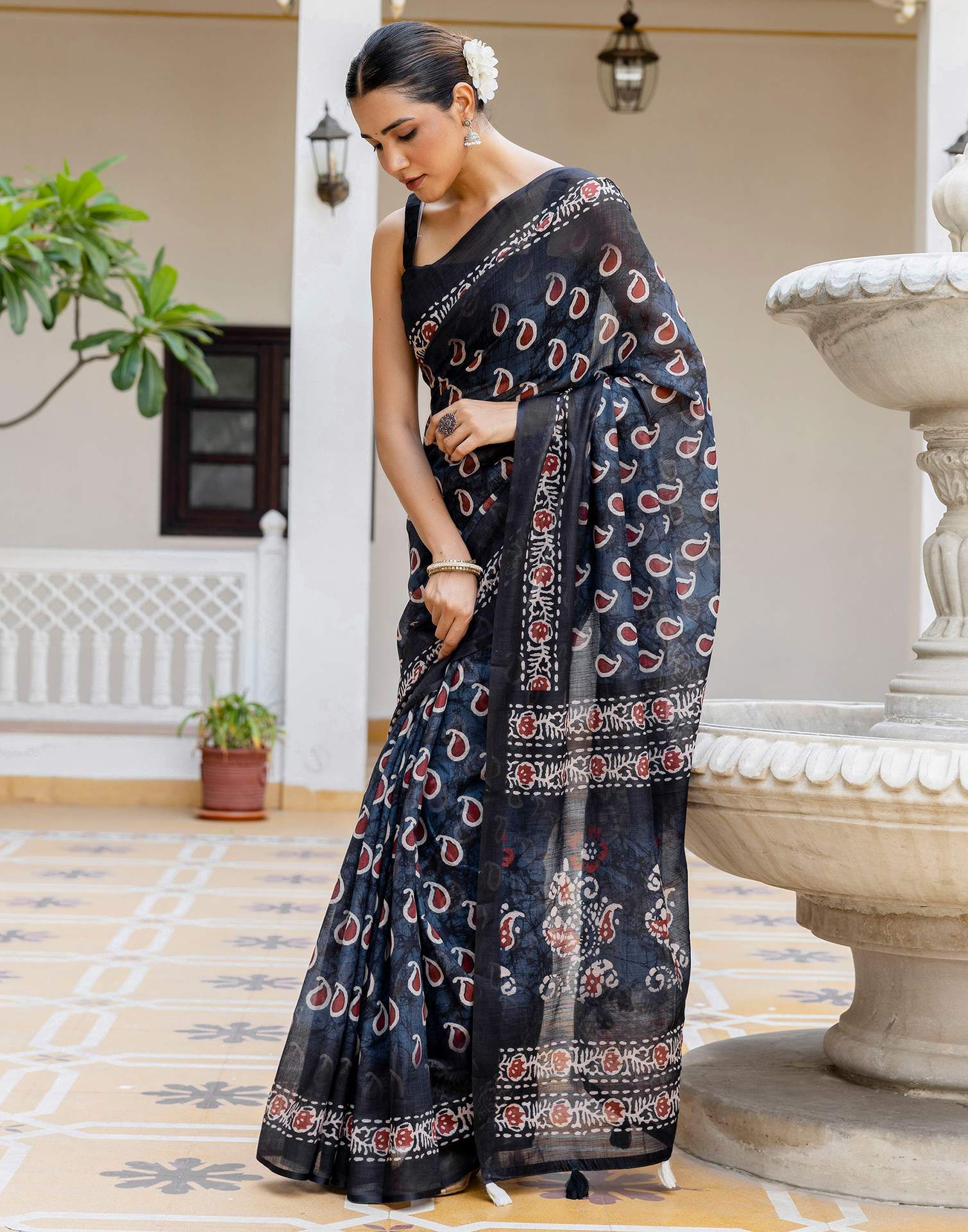 Black Linen Floral Printed Saree