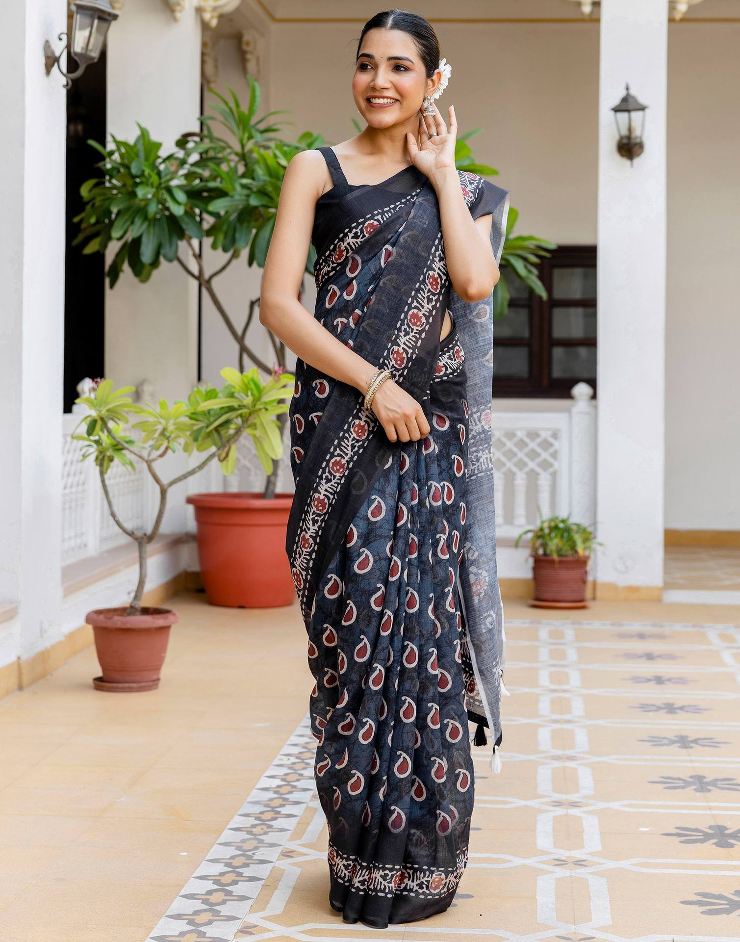 Black Linen Floral Printed Saree