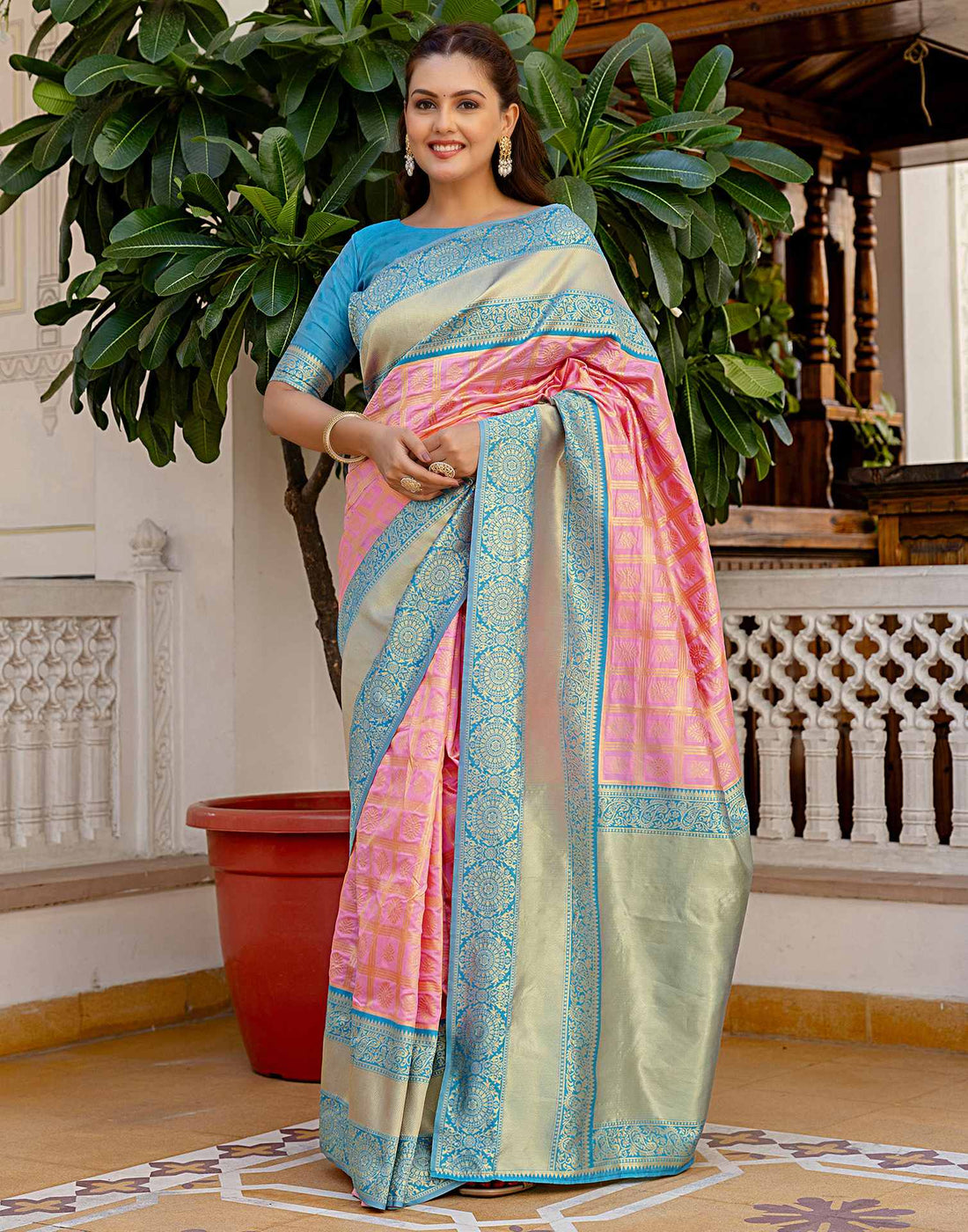 Pink Silk Woven Kanjivaram Saree