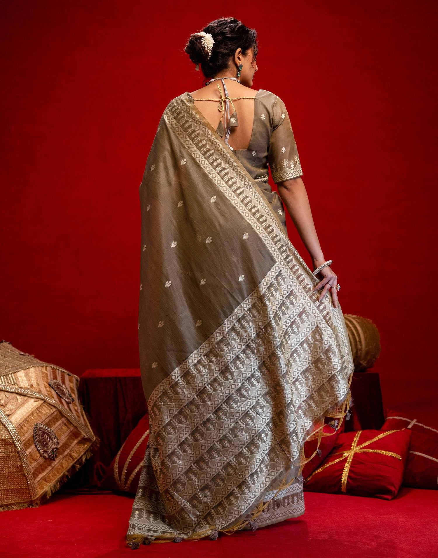 Grey Cotton Woven Printed Saree