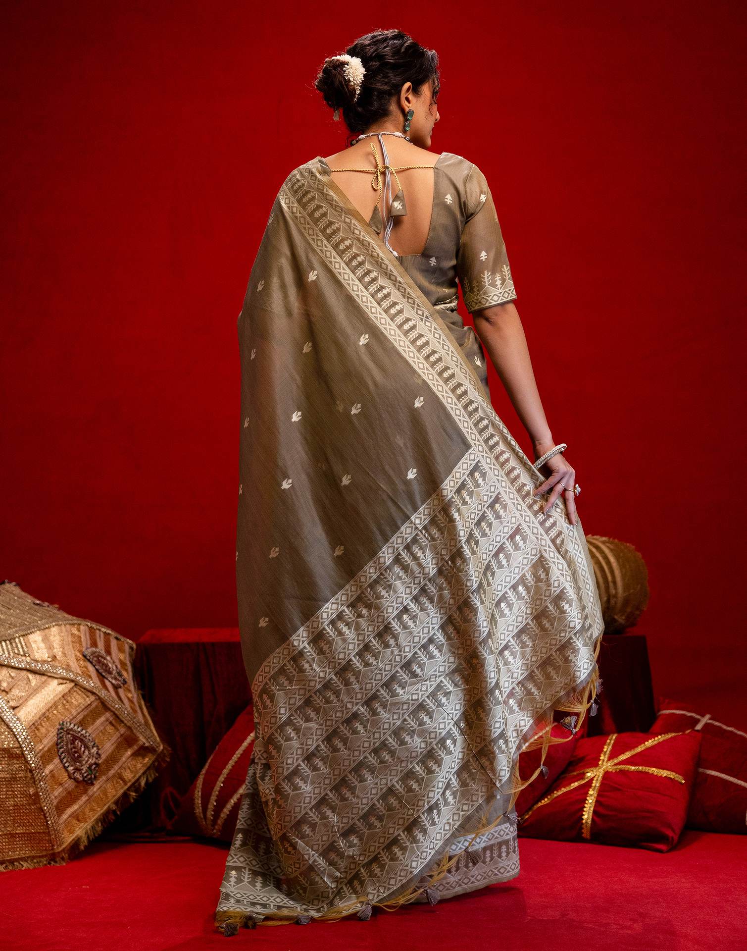 Grey Cotton Woven Printed Saree