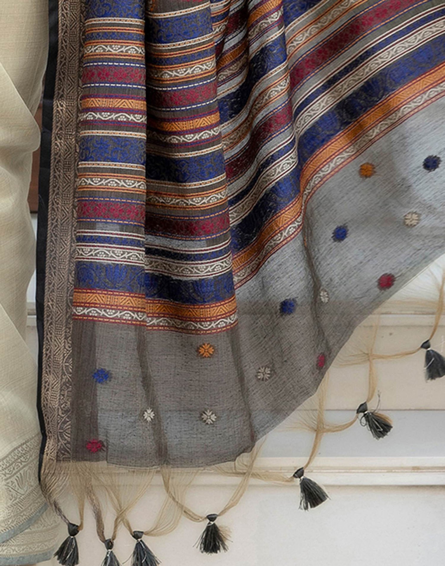 Beige Cotton Linen Woven Printed Saree