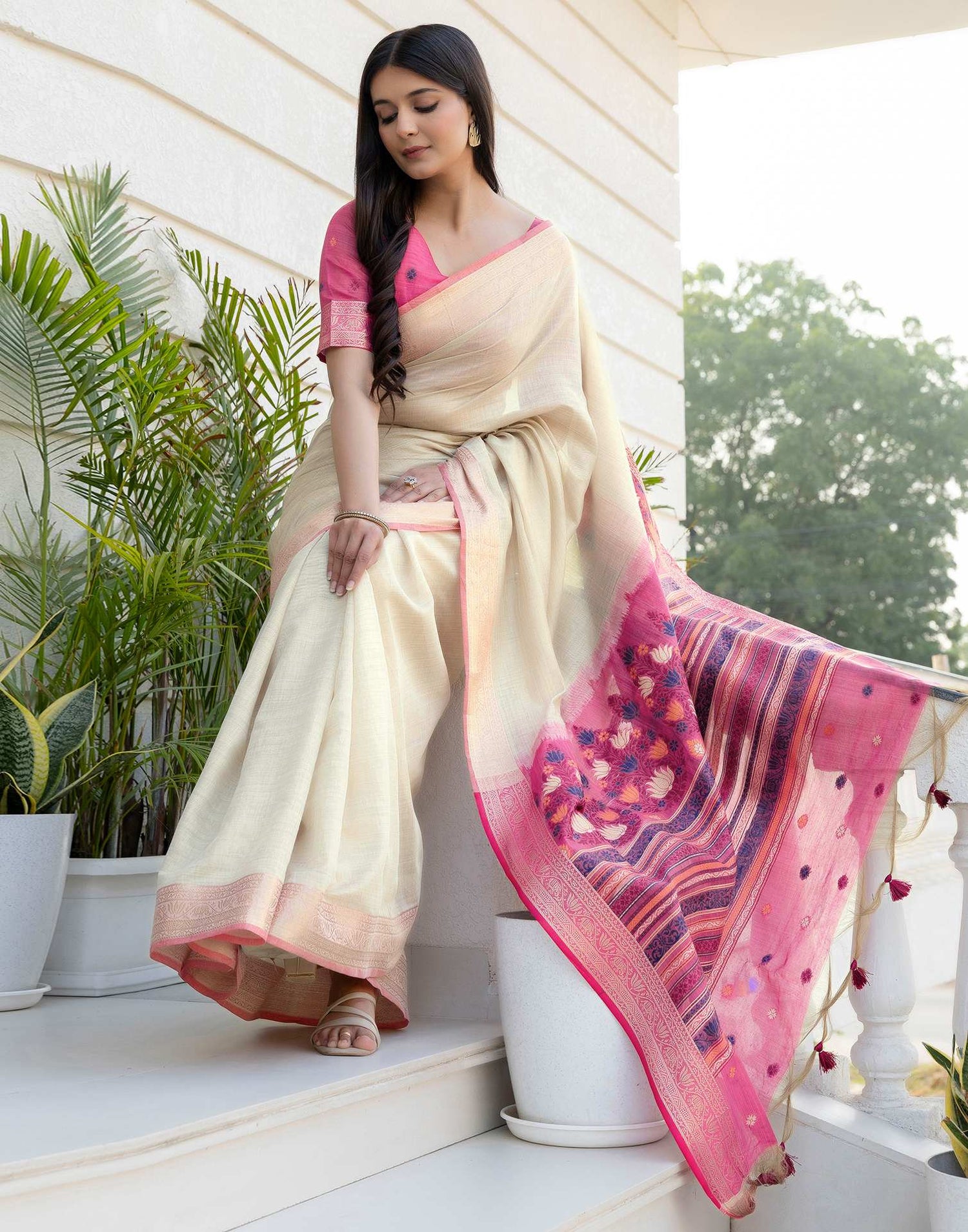 Beige Cotton Linen Woven Printed Saree