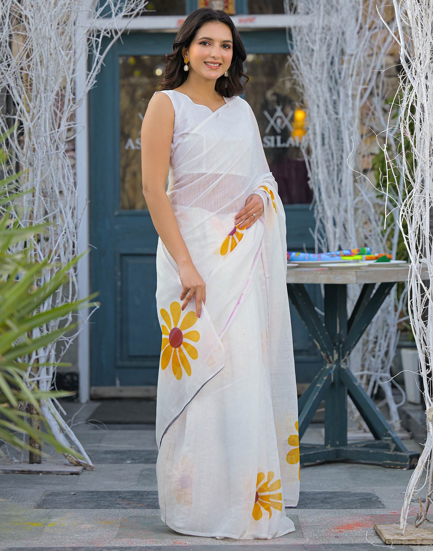 Holi White Linen Floral Printed Saree