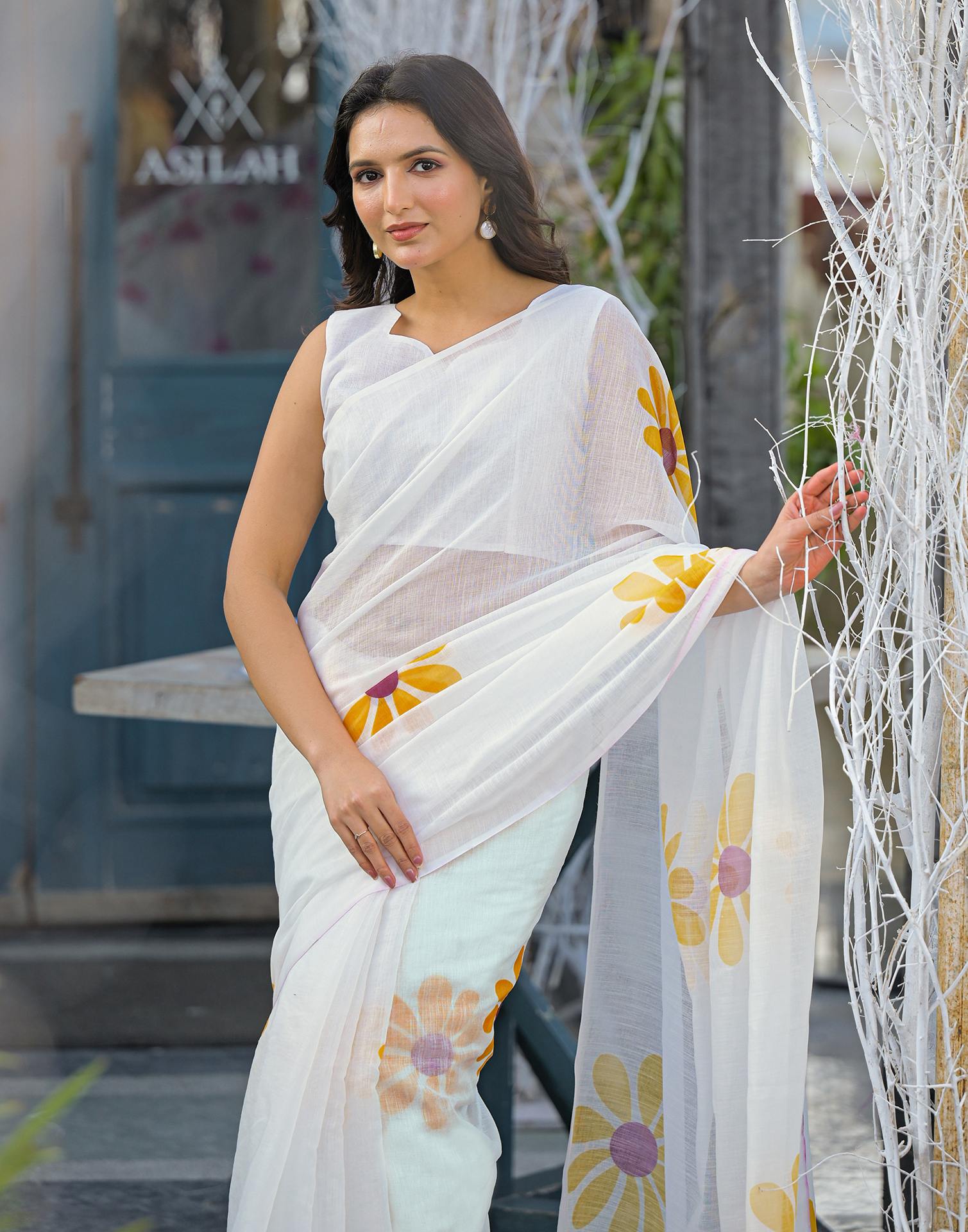 Holi White Linen Floral Printed Saree