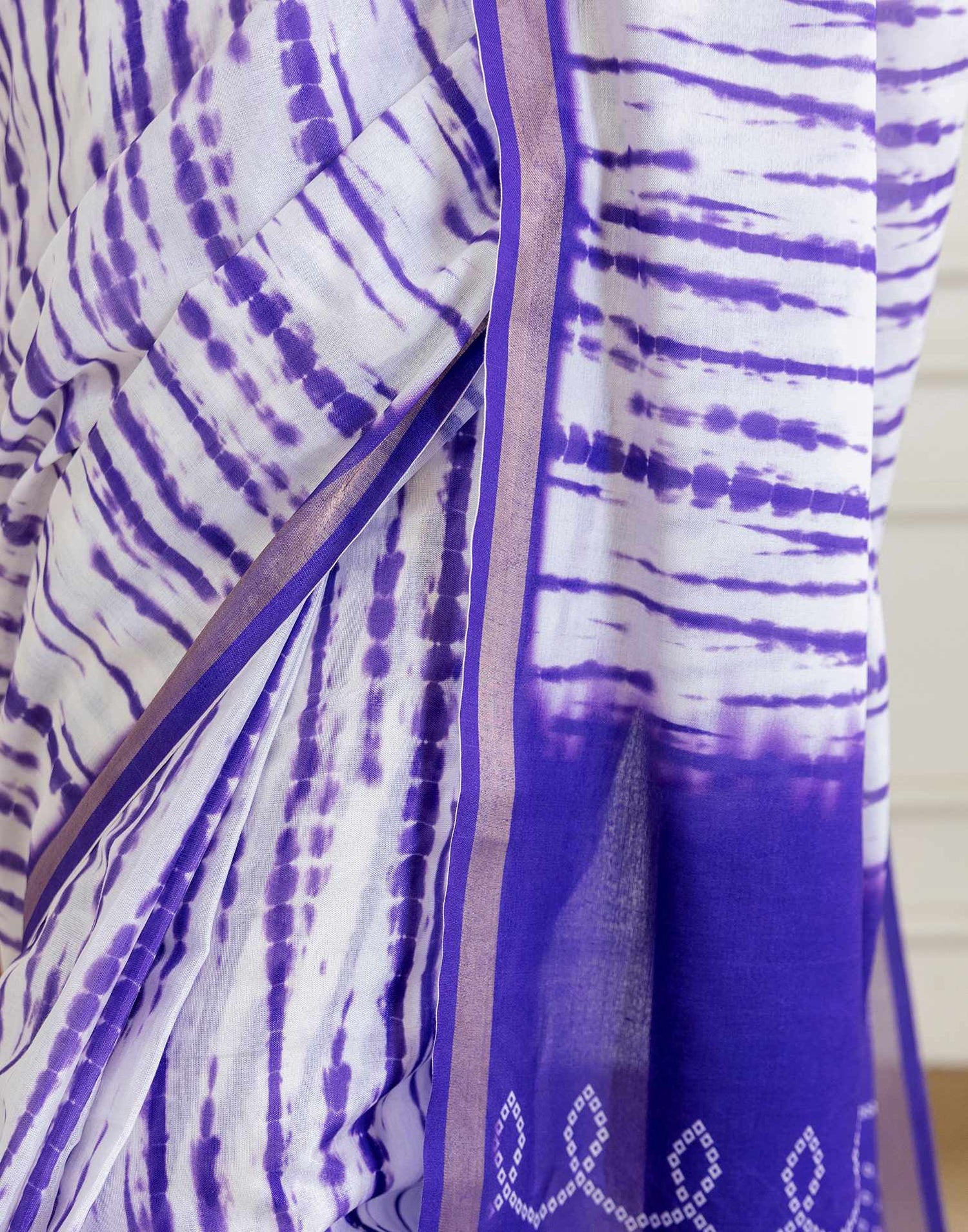 Off White Silk Bandhani Printed Zari Border Saree