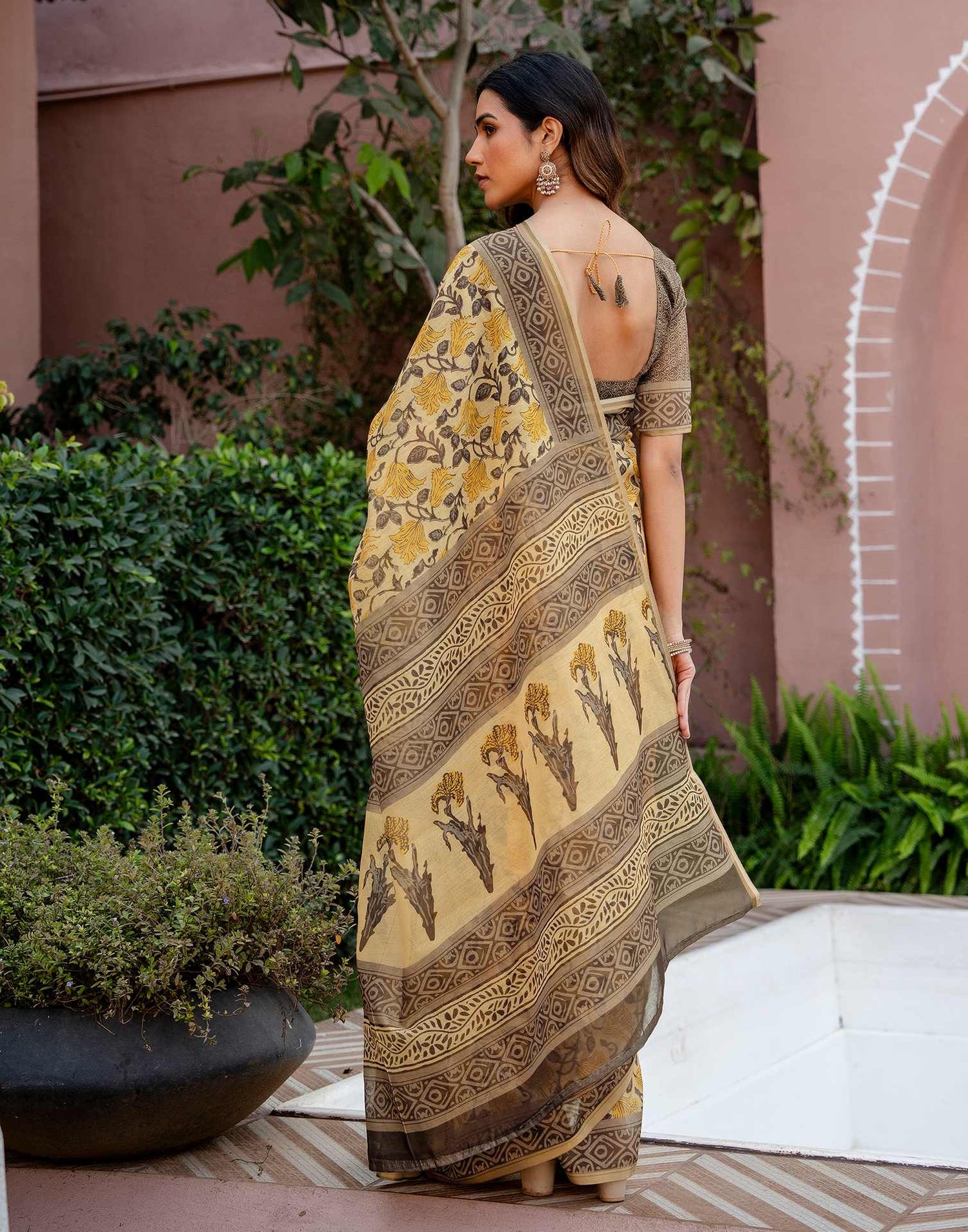 Light Yellow Linen Floral Printed Saree