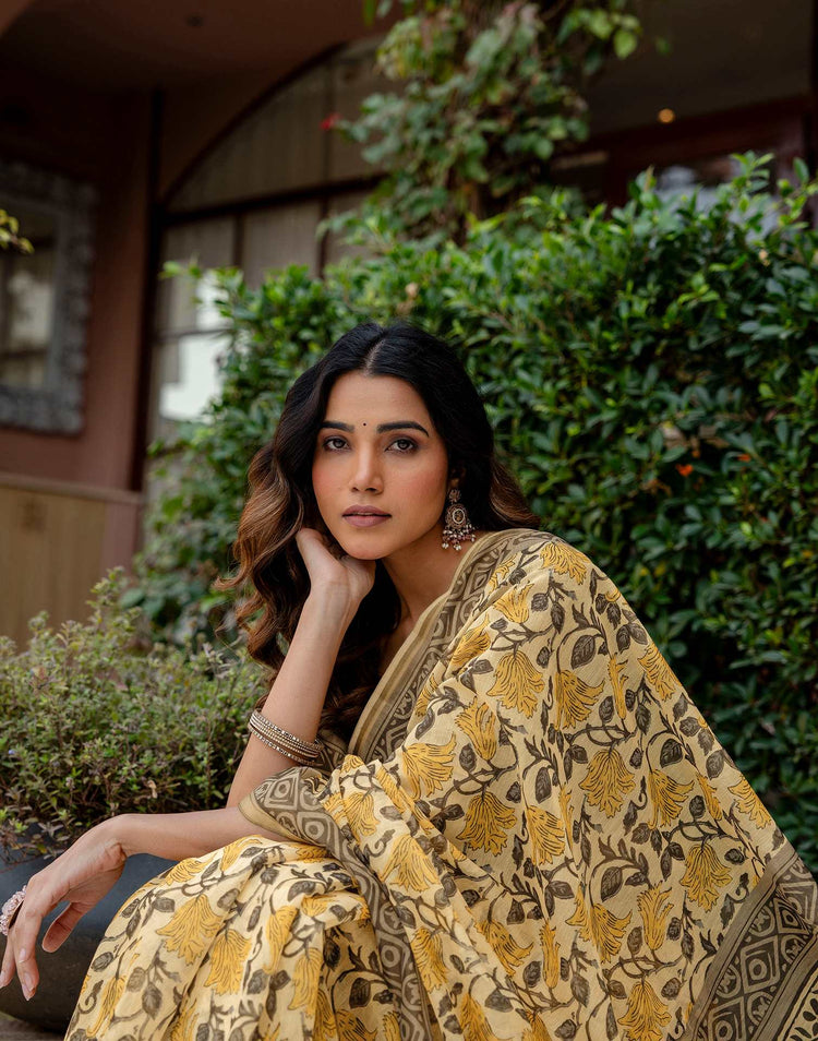 Light Yellow Linen Floral Printed Saree