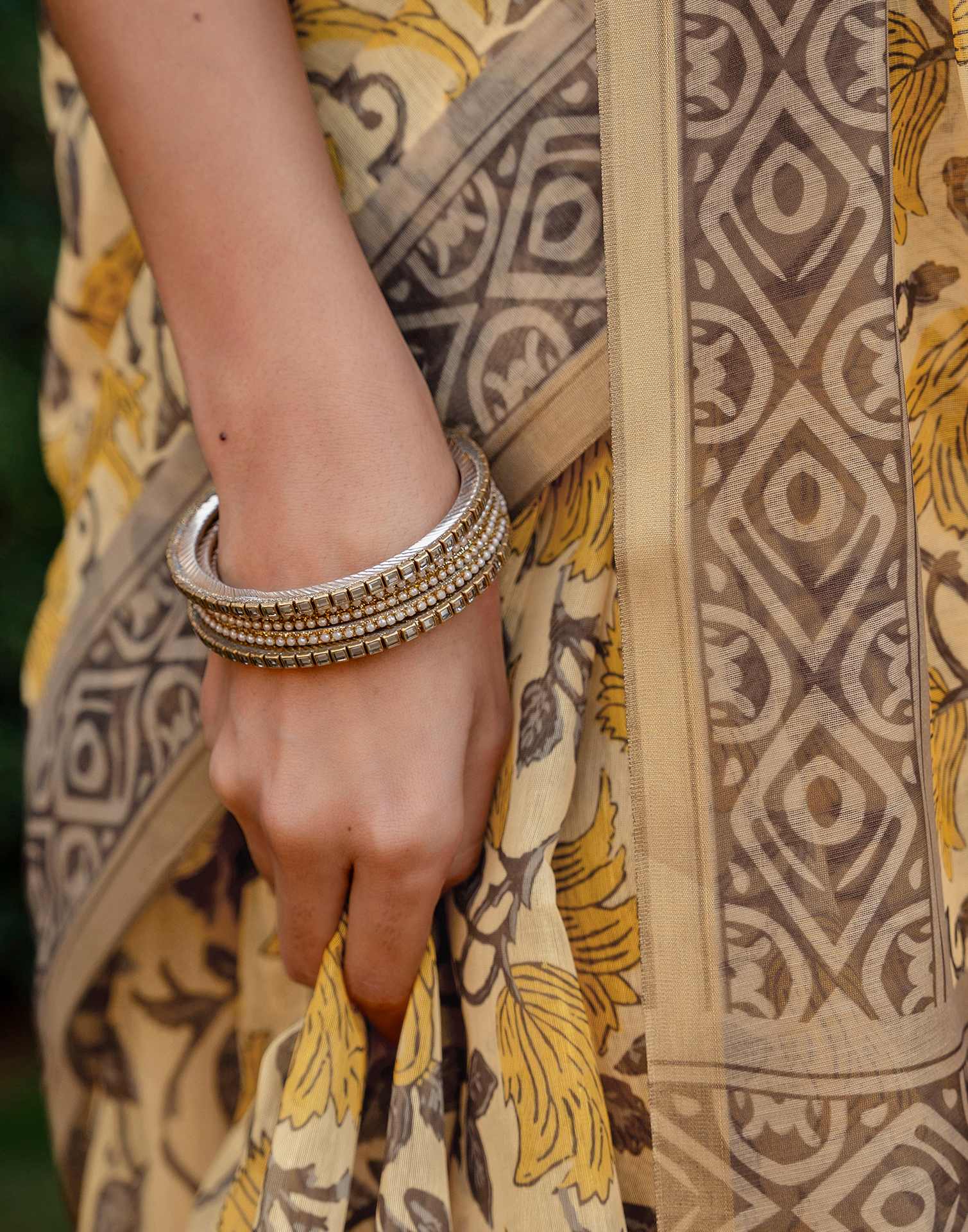 Light Yellow Linen Floral Printed Saree