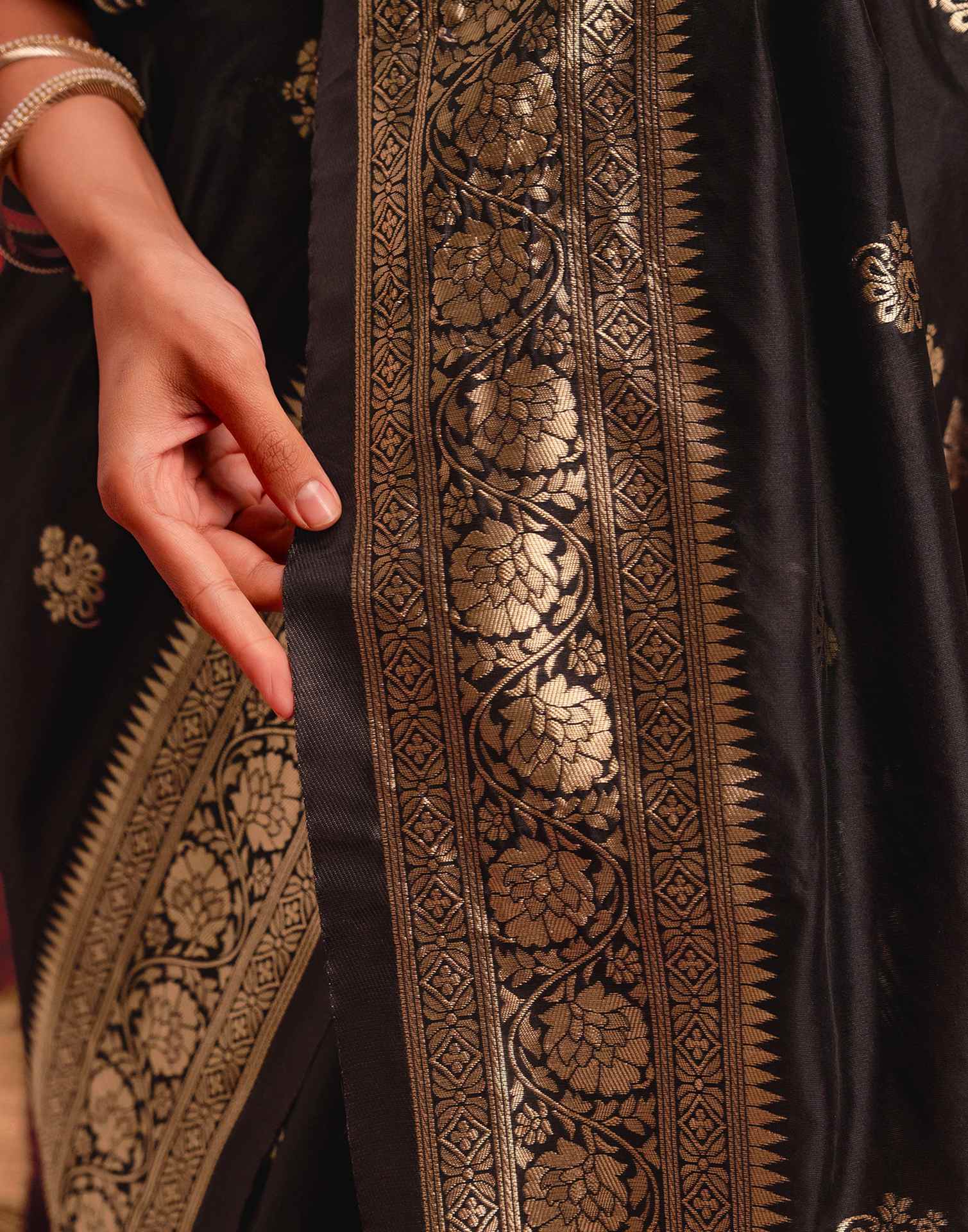 Black Silk Woven Paithani Saree