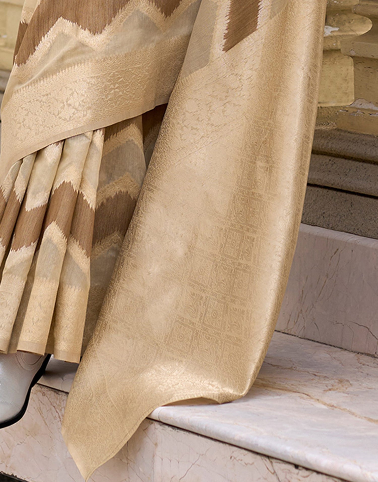 Brown Cotton Linen Woven Saree