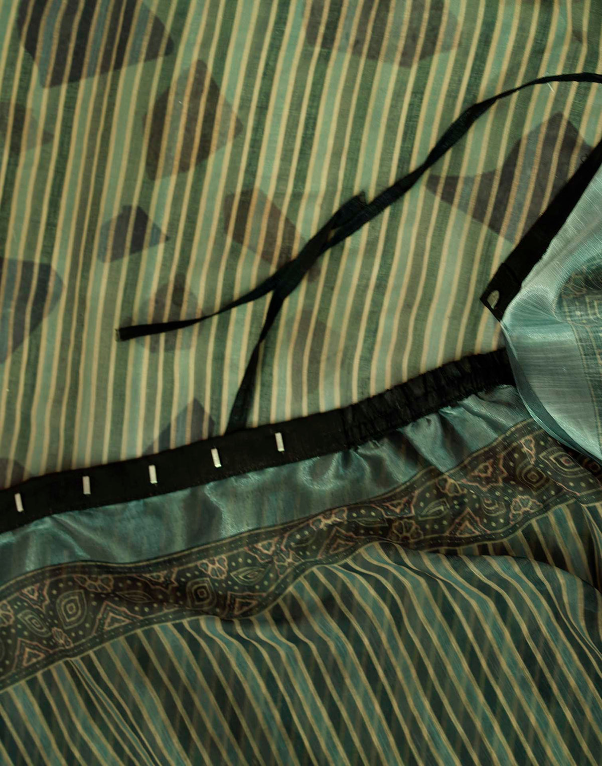 Ready To Wear Bottle Green Linen Printed Saree