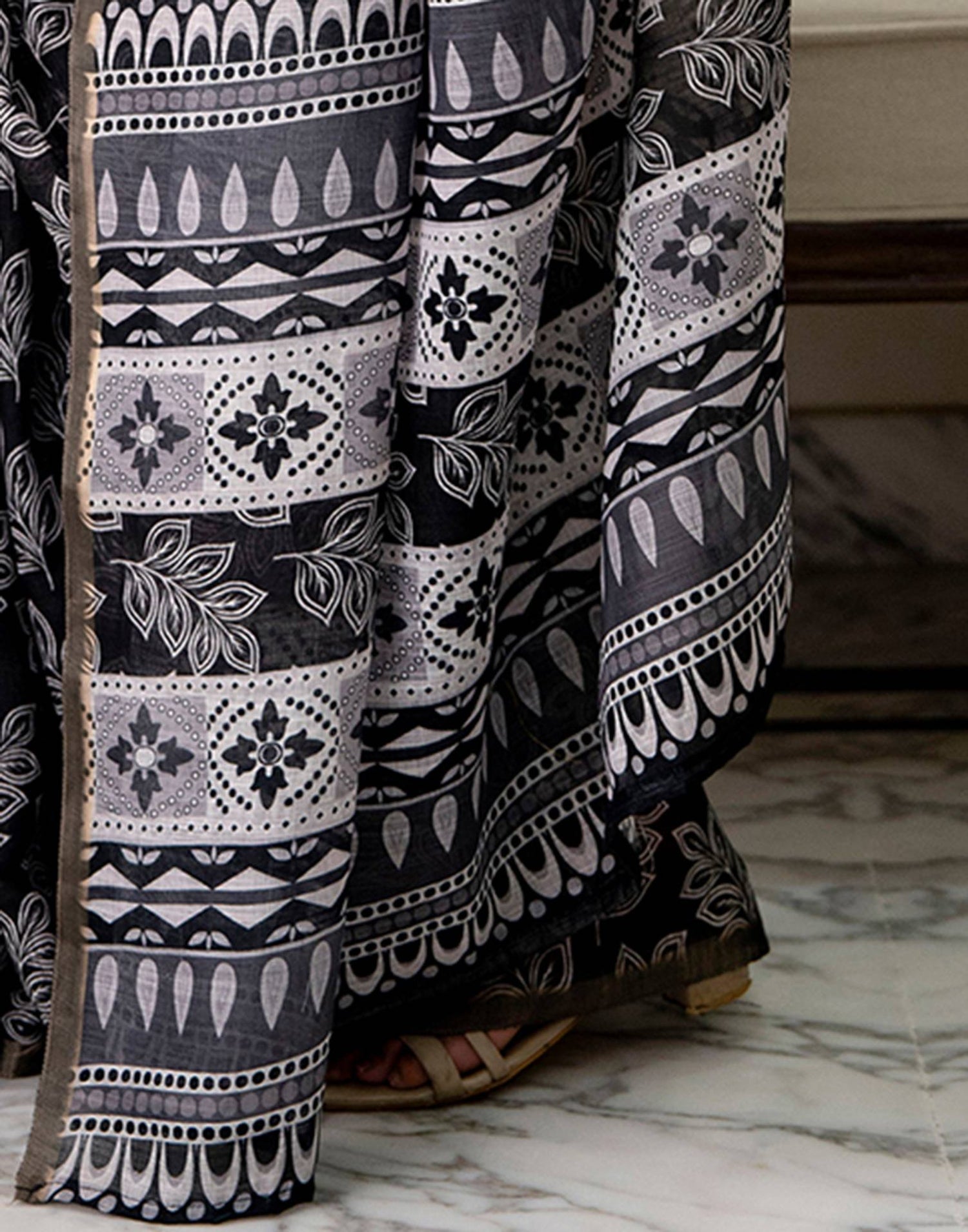Black Linen Printed Saree