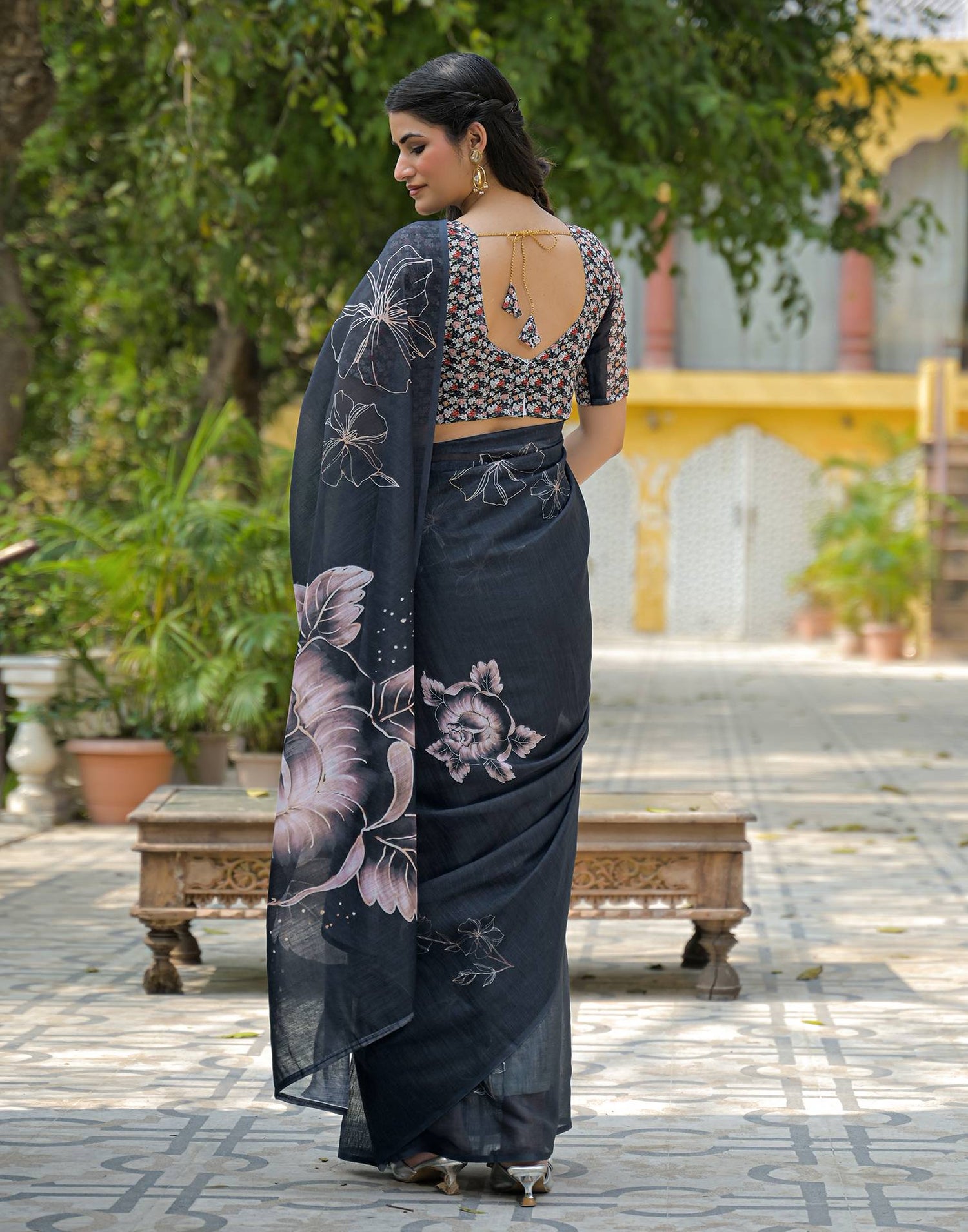 Black Linen Floral Printed Saree