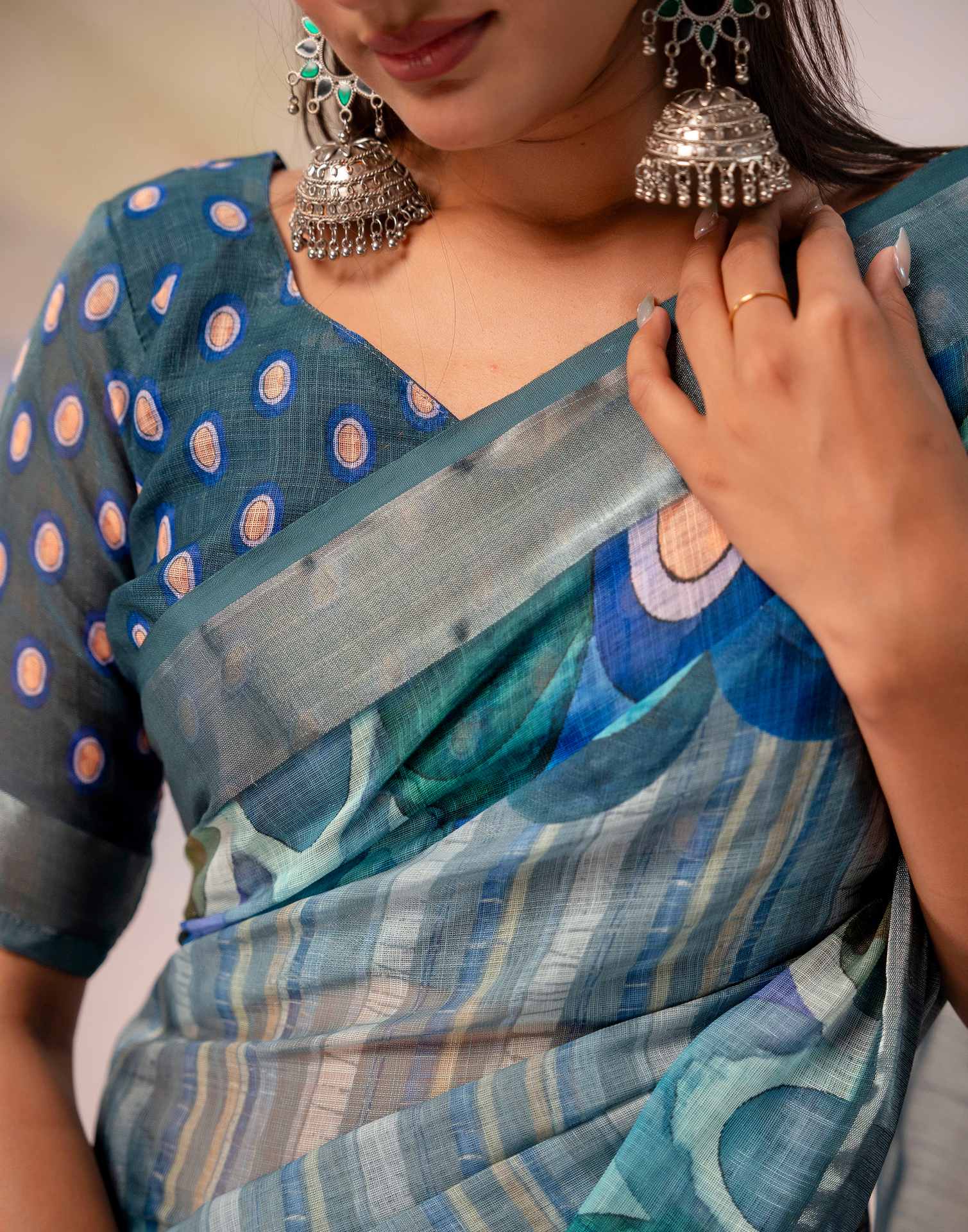 Grey Linen Printed Zari Border Saree