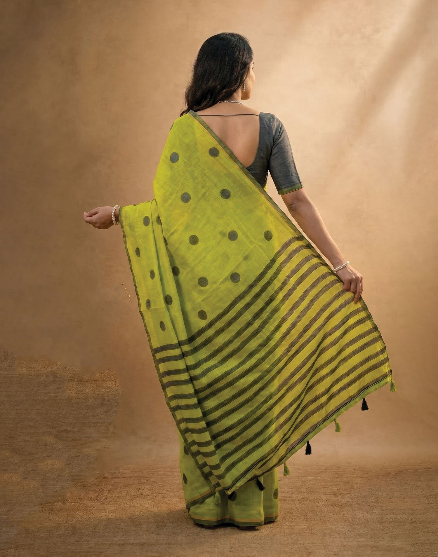 Parrot Green Linen Printed Zari Border Saree