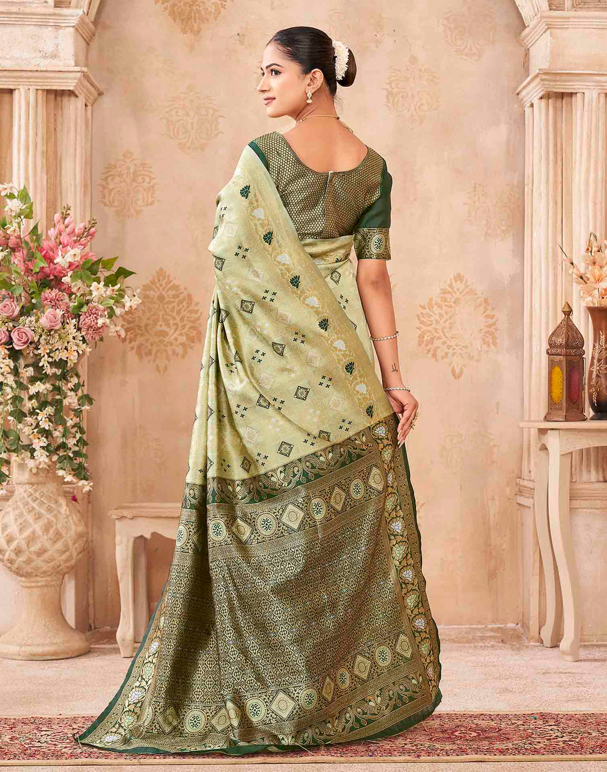 Mehandi Green Silk Woven Patola Saree