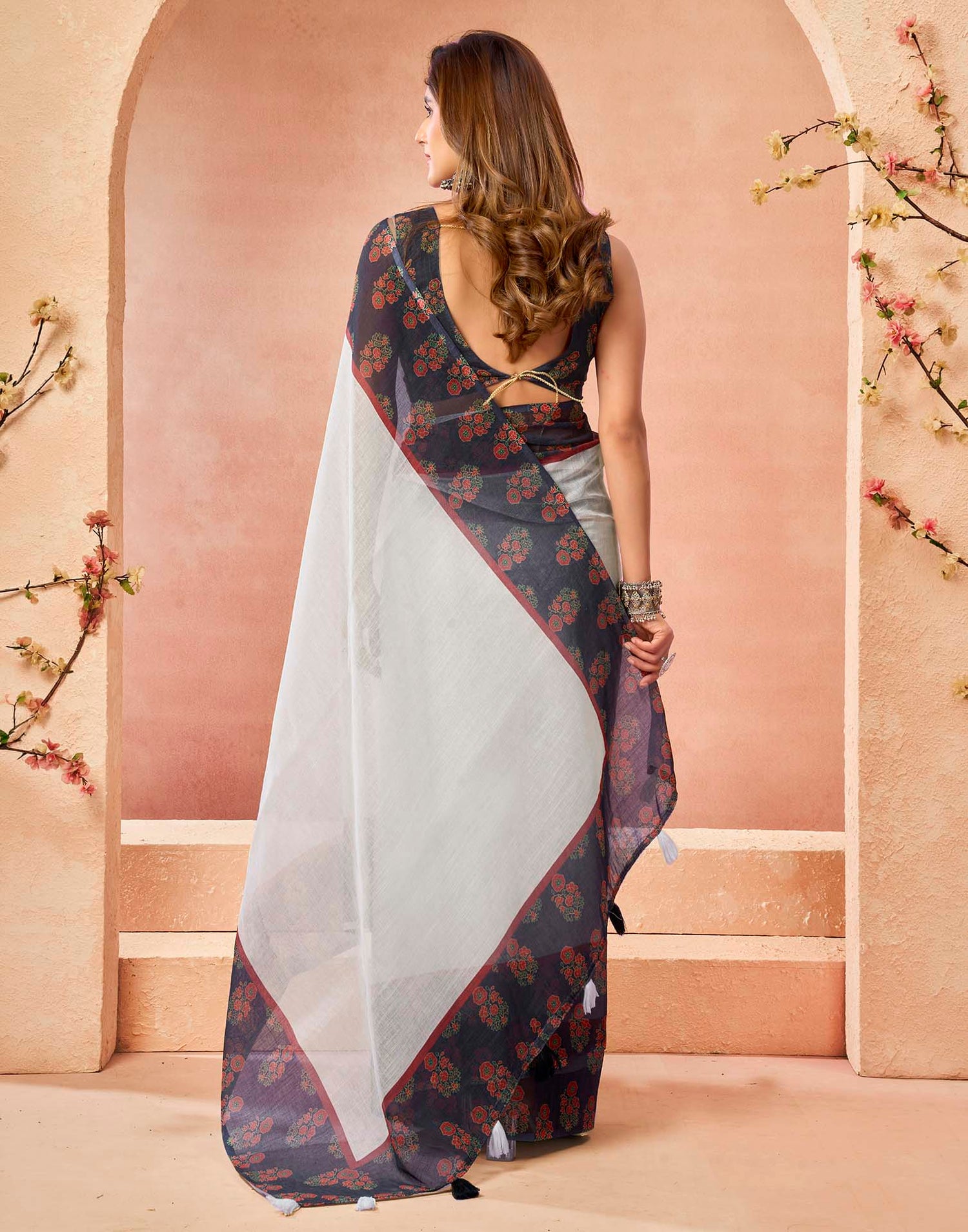 White Cotton Printed Printed Saree