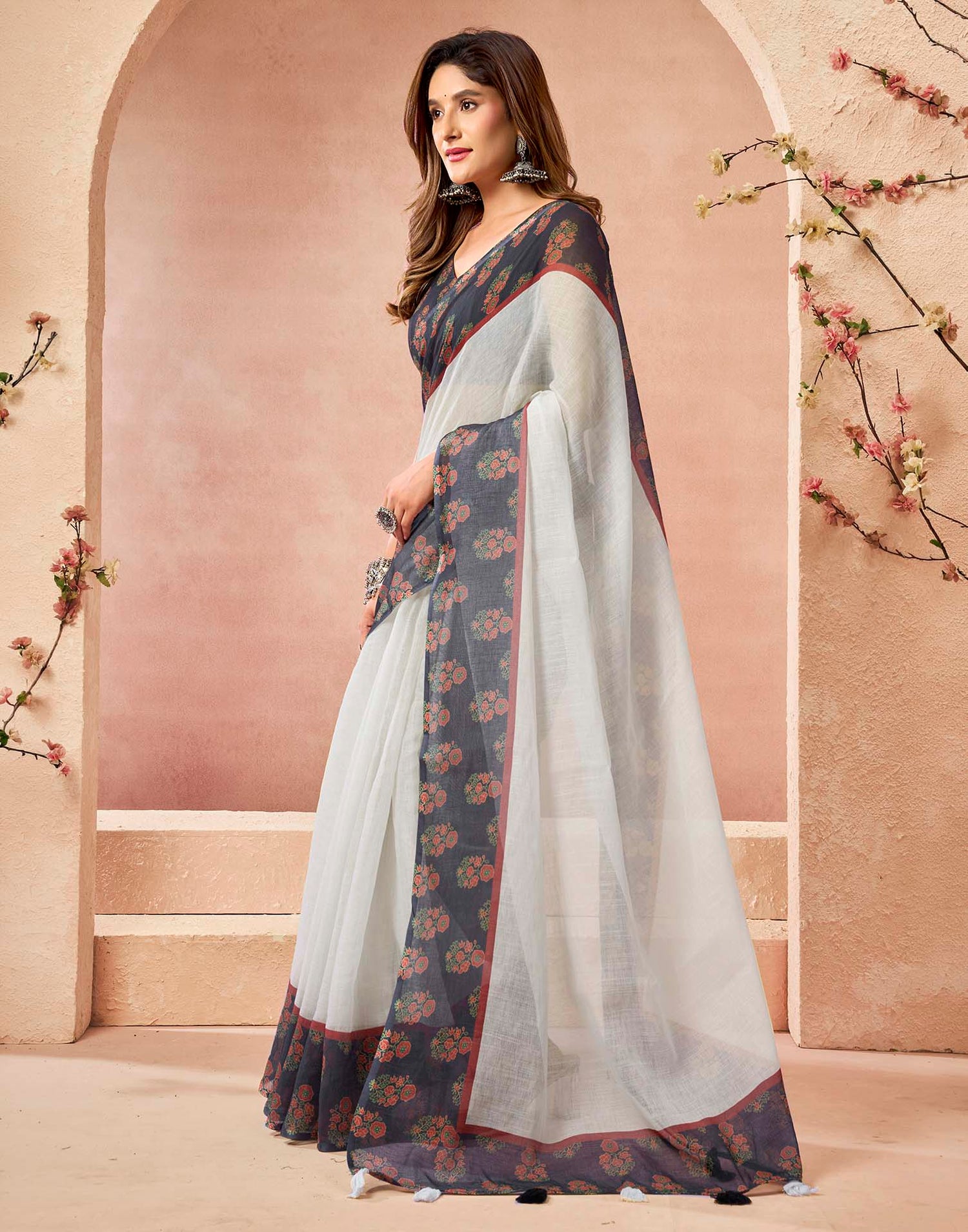White Cotton Printed Printed Saree