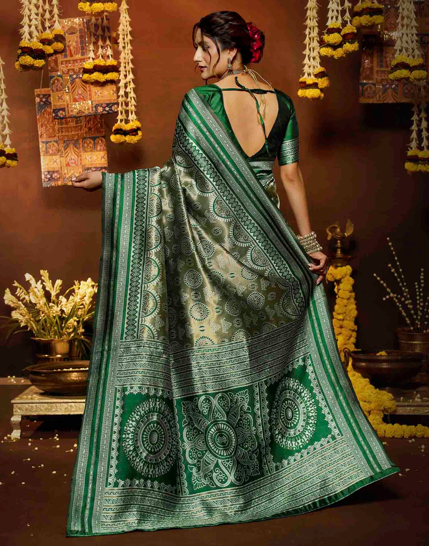 Green Silk Woven Woven Saree