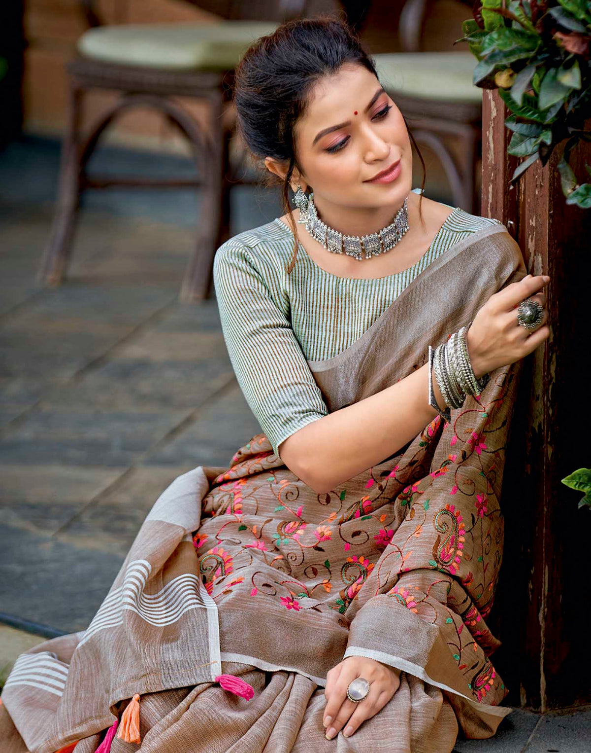 Brown Linen Woven Floral Printed Saree
